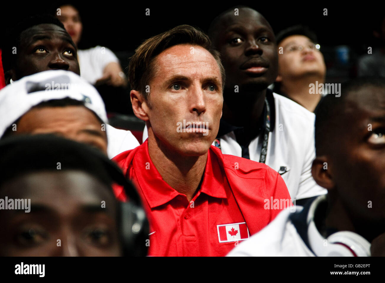 Pasay, Filippine. 05 Luglio, 2016. Ex-giocatore di basket Steve Nash guarda come si guarda il gioco tra il Canada e la Turchia. La Turchia e il Canada ha incontrato sul disco corte di Mall of Asia Arena di Pasay City per la FIBA Olympic torneo di qualificazione. Il Canada ha vinto con 77 punti contro, Turchia del 69. © J Gerard Seguia/Pacific Press/Alamy Live News Foto Stock