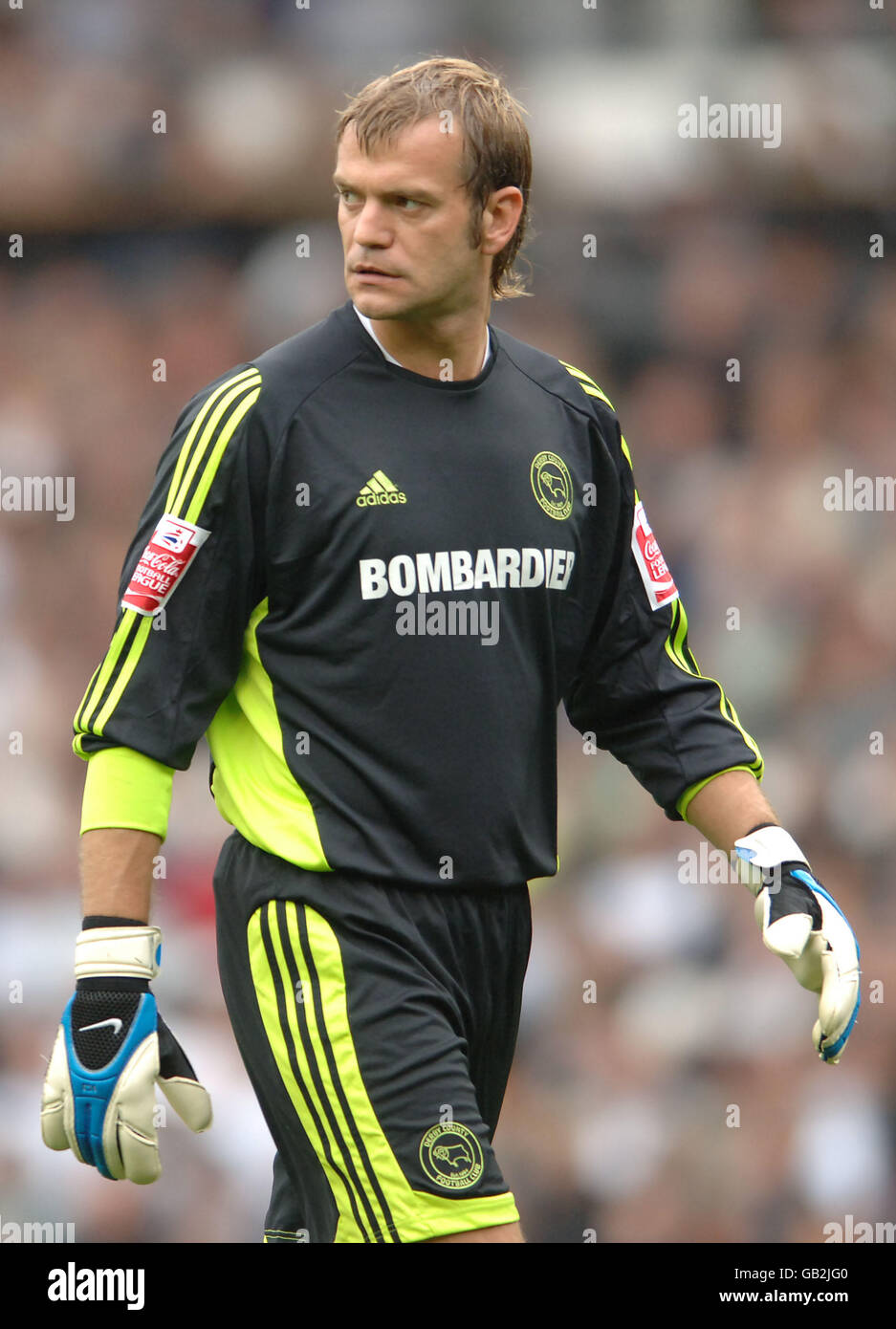 Roy Carroll, portiere della contea di Derby, mostra la sua frustrazione per il linesman dopo che Lewis Guy di Doncaster Rovers ha segnato il primo gol Foto Stock