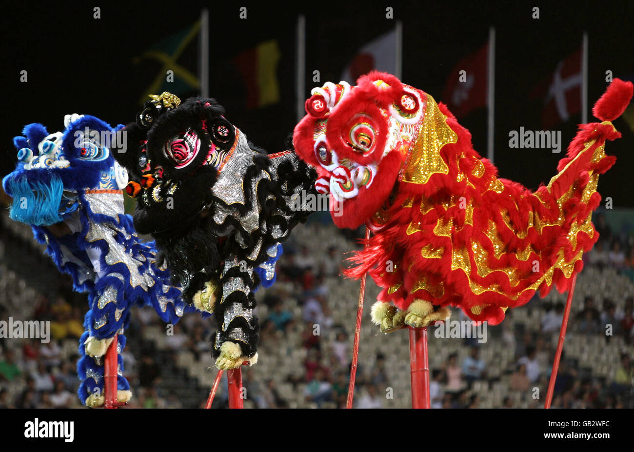 Gli artisti intrattengono la folla presso l'Hong Kong Olympic Equestrian Venue a Sha-Tin Kong. Foto Stock