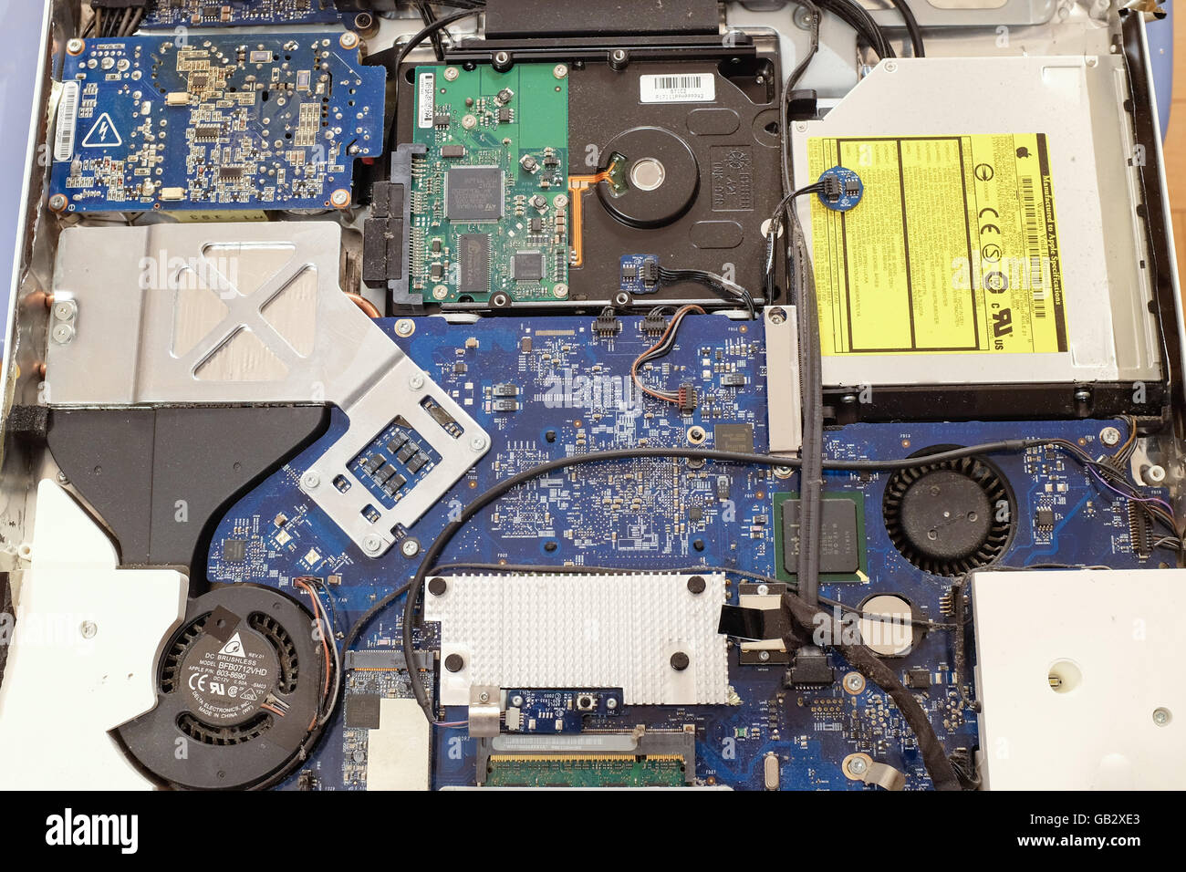 Una parte della parte interna di un computer Apple iMac. Foto Stock