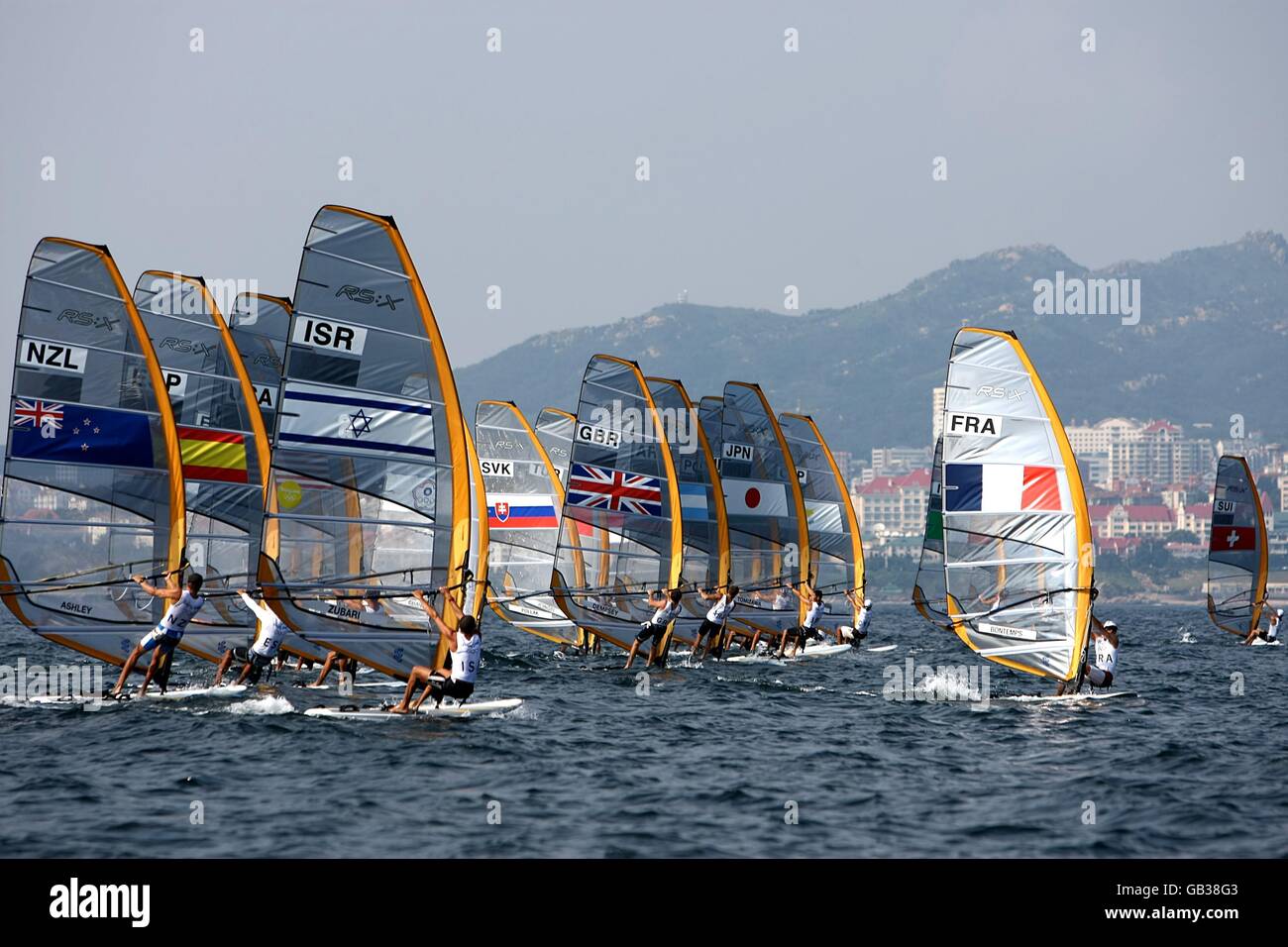 Azione della serie di apertura RS:X maschile al centro vela dei Giochi Olimpici di Pechino 2008 a Qingdao, Cina. Foto Stock