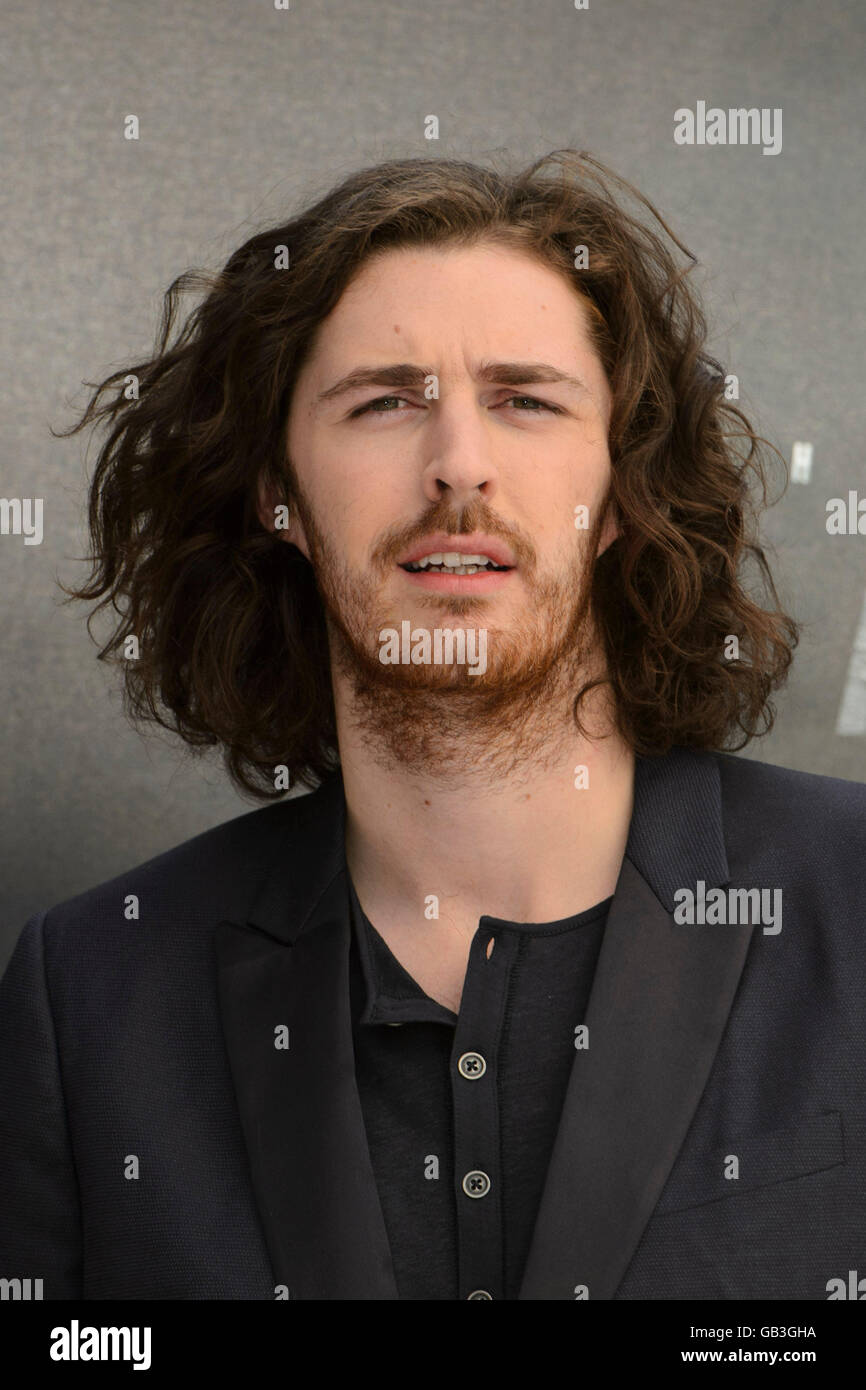 Hozier frequentando la leggenda di Tarzan Premiere europeo tenutosi a L'Odeon, Leicester Square, Londra. Foto Stock