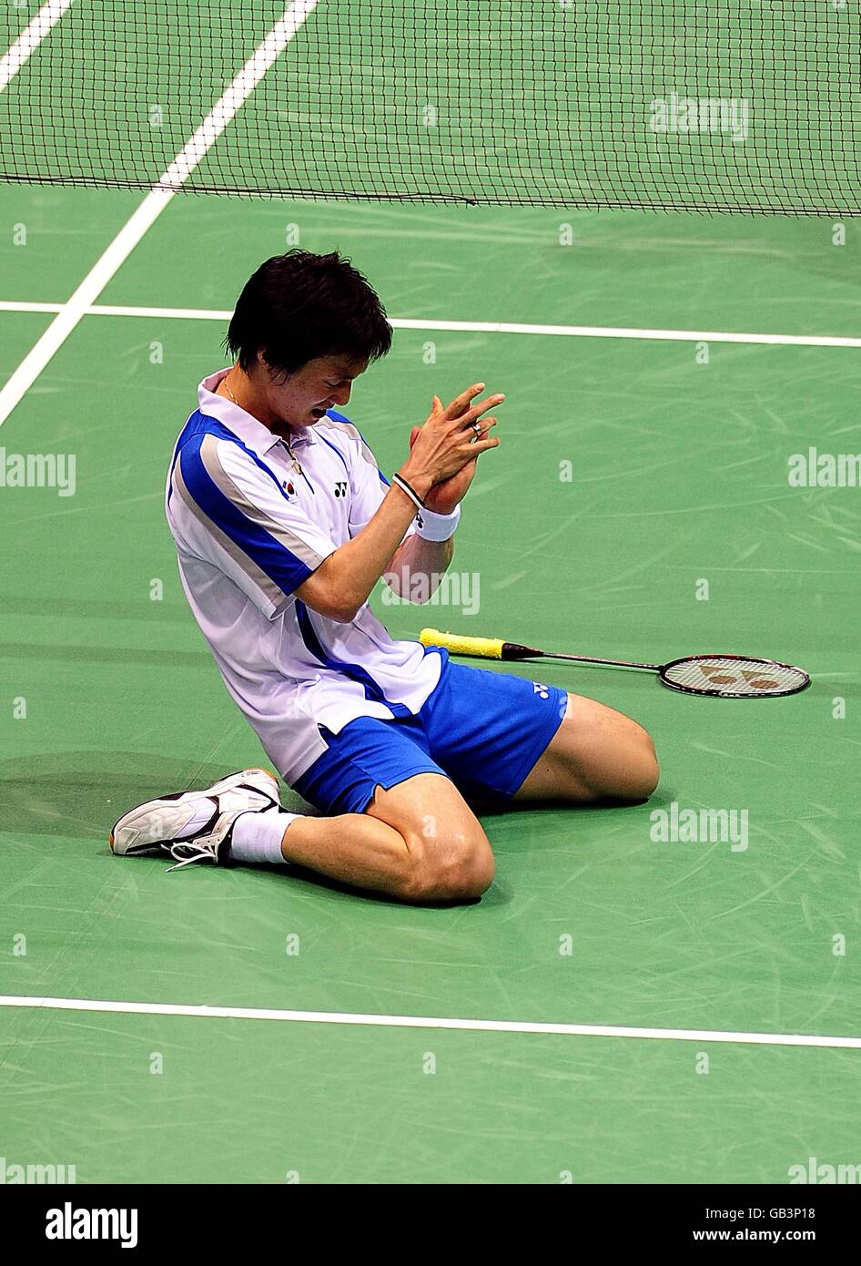 Il Lee Hyunil della Corea celebra dopo aver battuto il Boa Chunlai della Cina nei quarti di finale maschile di badminton singles presso la palestra dell'Università di tecnologia di Pechino durante i Giochi Olimpici del 2008 a Pechino, Cina. Hyunil ha vinto la partita 2-0. Foto Stock