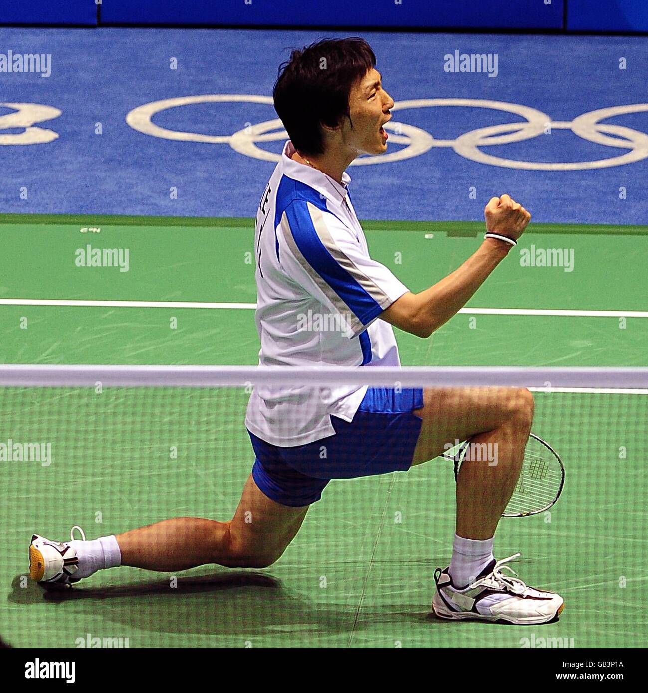 Lee Hyunil della Corea celebra la vittoria della prima partita della sua partita contro il Boa Chunlai della Cina alla palestra dell'Università di tecnologia di Pechino durante i Giochi Olimpici del 2008 a Pechino, Cina. Hyunil ha vinto la partita 2-0. Foto Stock