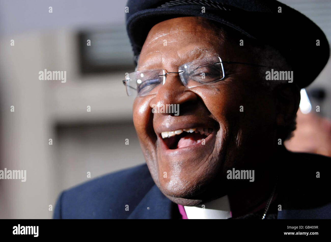 L'Arcivescovo Desmond Tutu a Fen Court nella città di Londra per svelare una nuova scultura, dorata di Caino, dell'artista Michael Visocchi e del poeta Lemn Sissay, che segna il bicentenario dell'abolizione del commercio transatlantico degli schiavi. Foto Stock