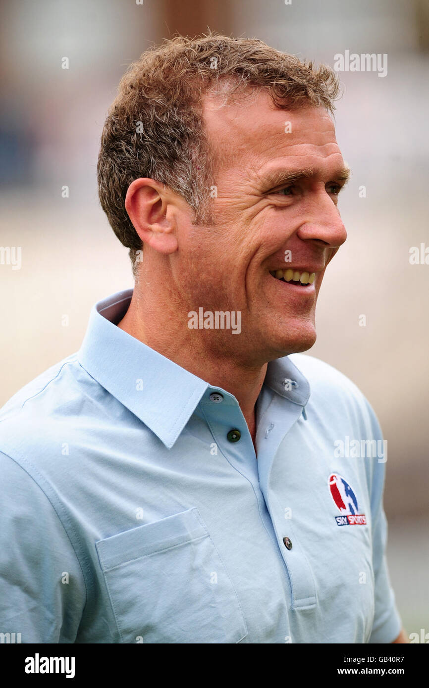 L'ex cricketer di Surrey ed ora presentatore di sport del cielo Alec Stewart Foto Stock