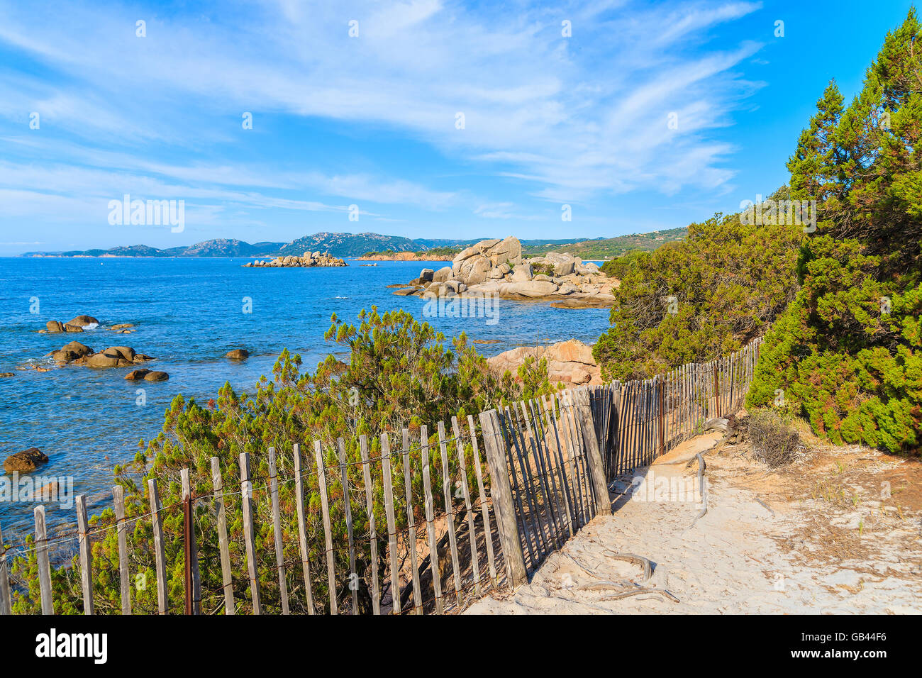 Via costiera sull isola di Corsica vicino alla spiaggia di Palombaggia, Francia Foto Stock