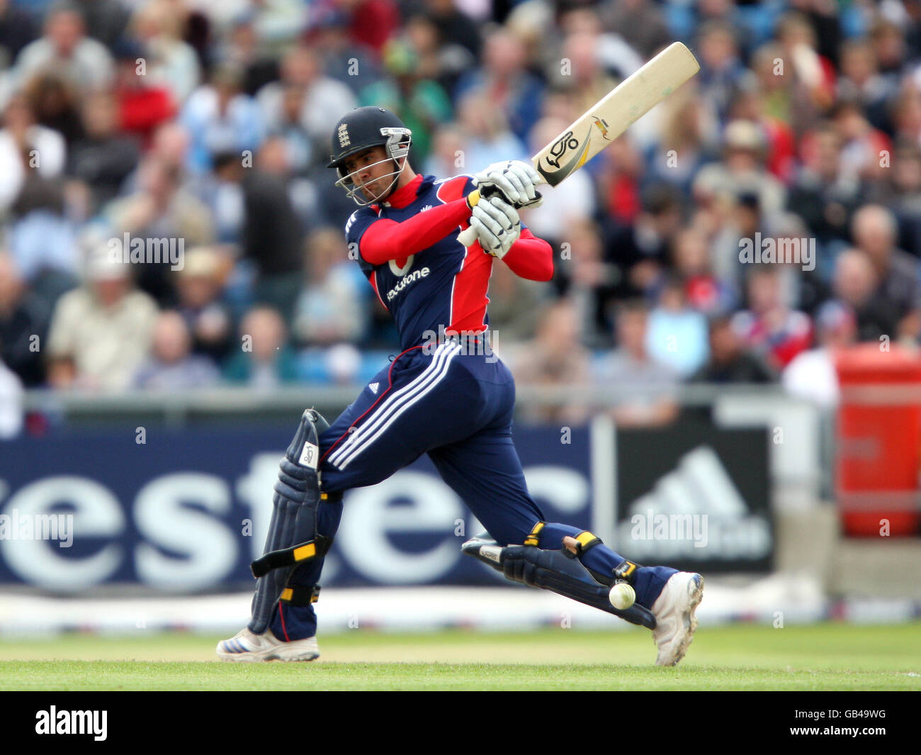 Cricket - Natewst Series - First One Day International - Inghilterra / Sud Africa - Headingley. L'inglese Owais Shah in azione contro il Sudafrica Foto Stock