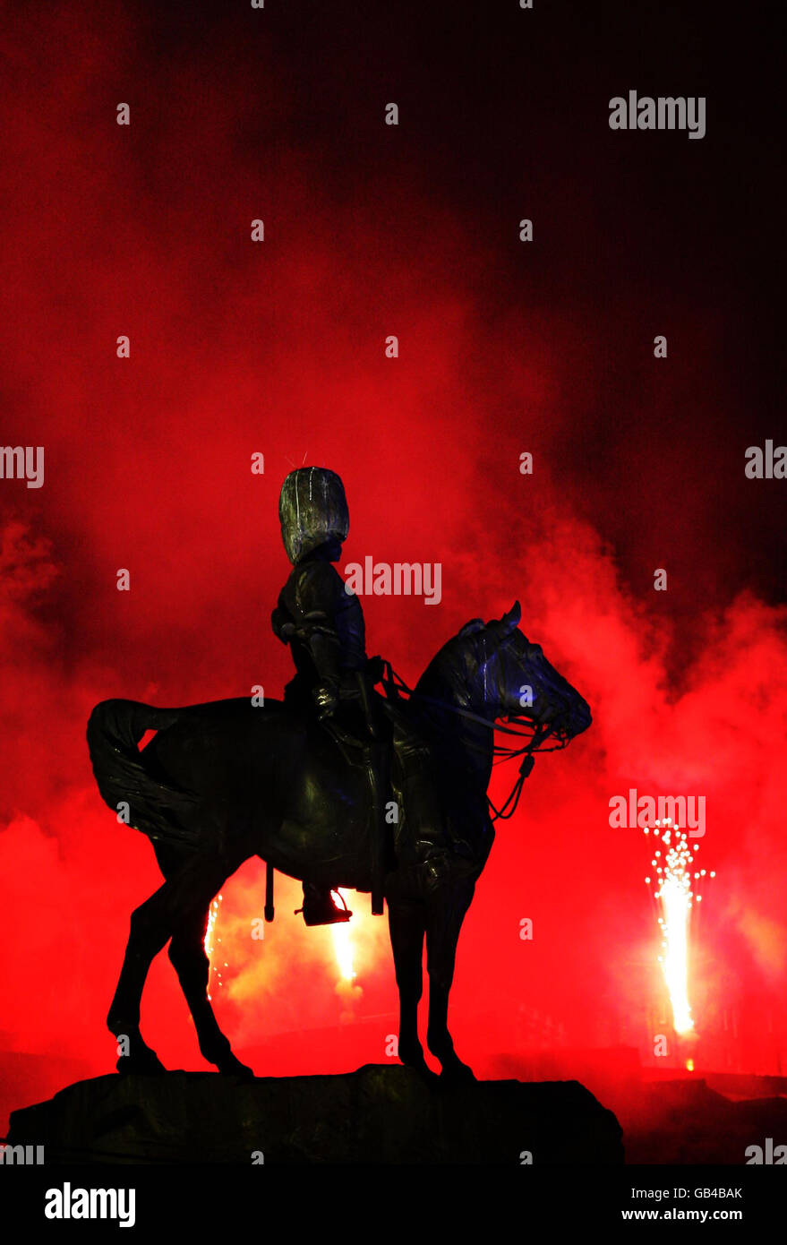 Edimburgo celebra la fine del Festival Internazionale di Edimburgo con concerti di fuochi d'artificio eseguiti dal vivo dalla Scottish Chamber Orchestra, con una coreografia di fuochi d'artificio sullo sfondo del Castello di Edimburgo. Foto Stock