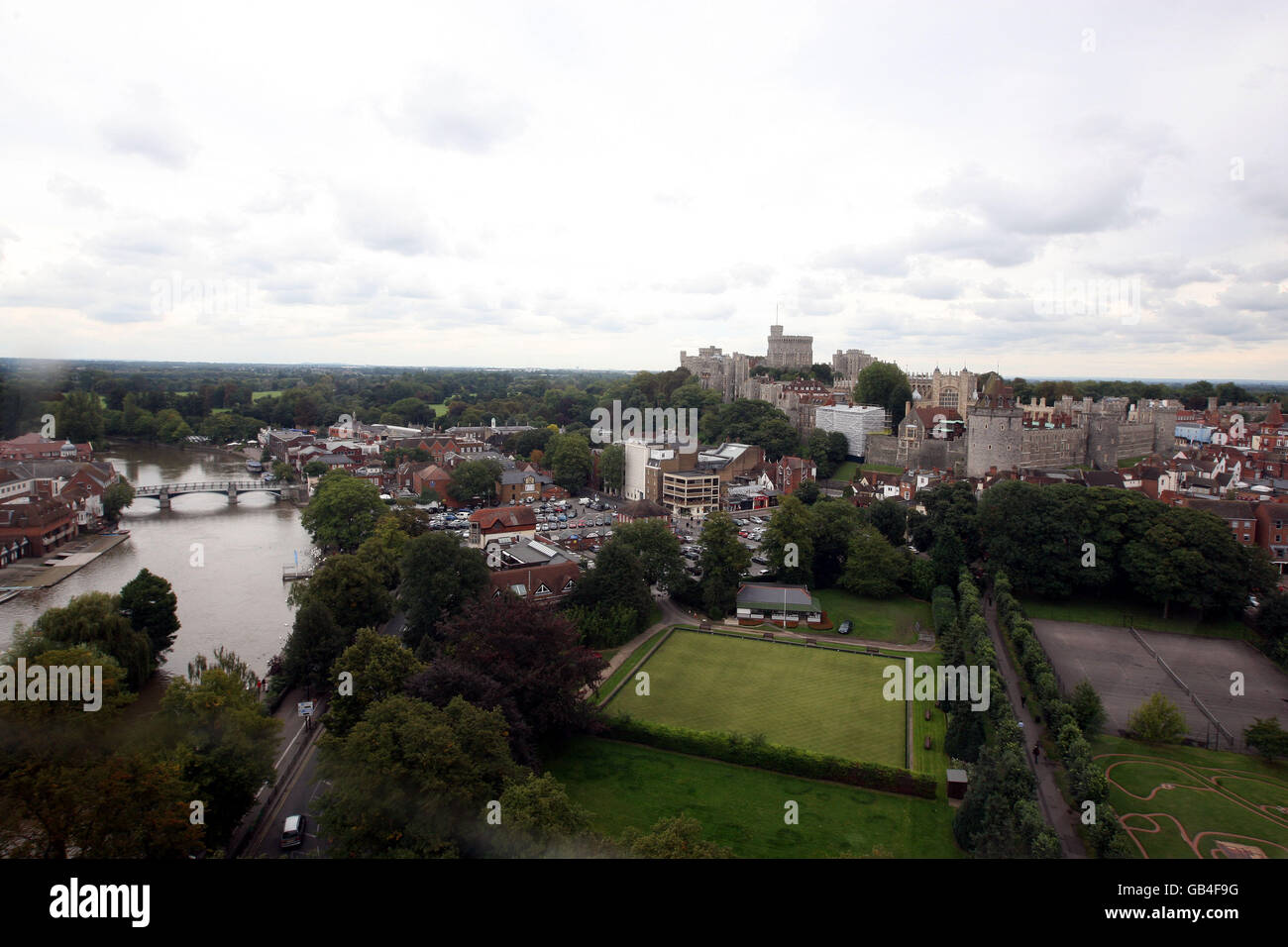 Una fotografia generica del Castello di Windsor e del centro di Windsor nel Berkshire. Foto Stock