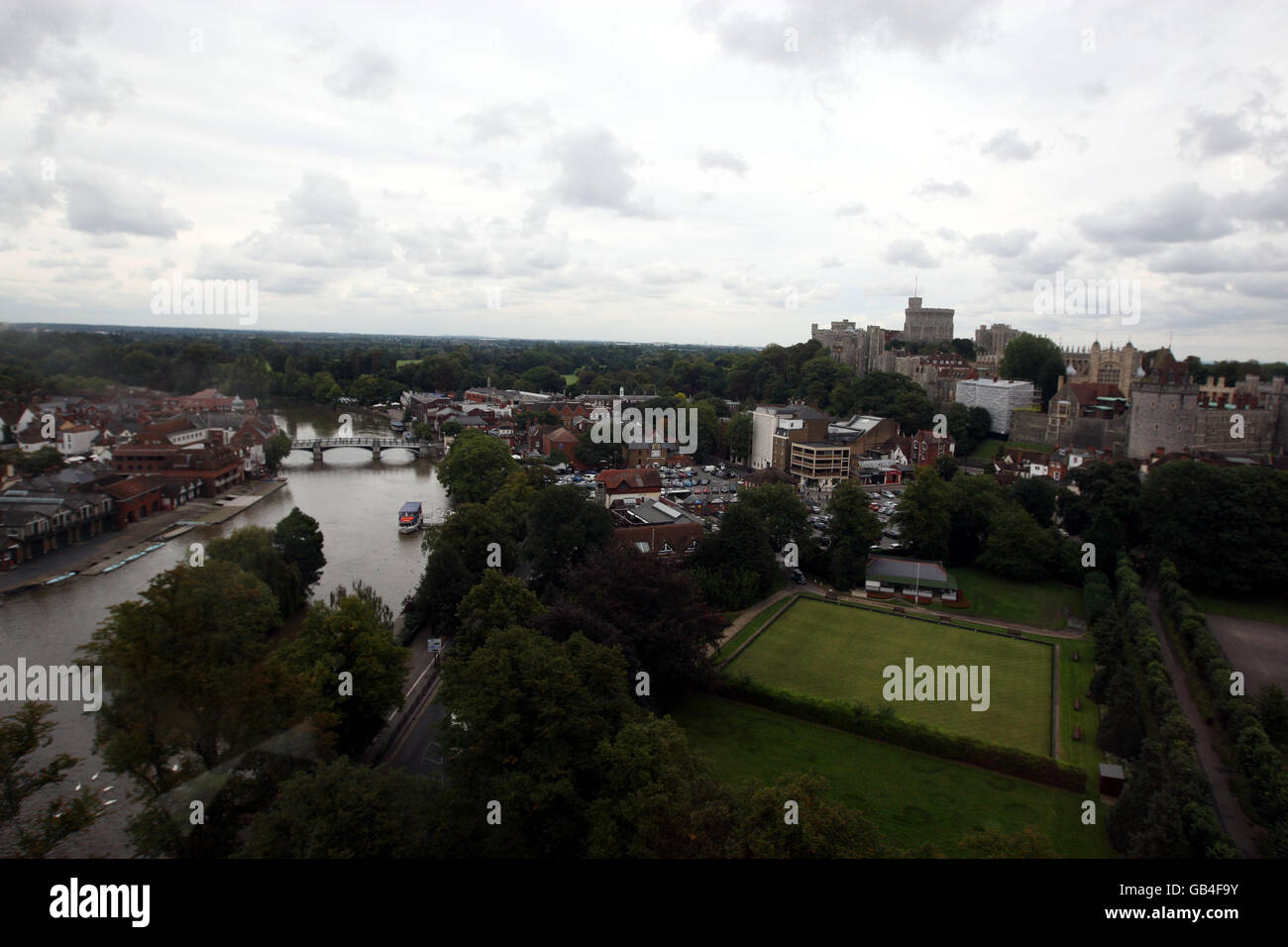 Una fotografia generica del Castello di Windsor e del centro di Windsor nel Berkshire. Foto Stock