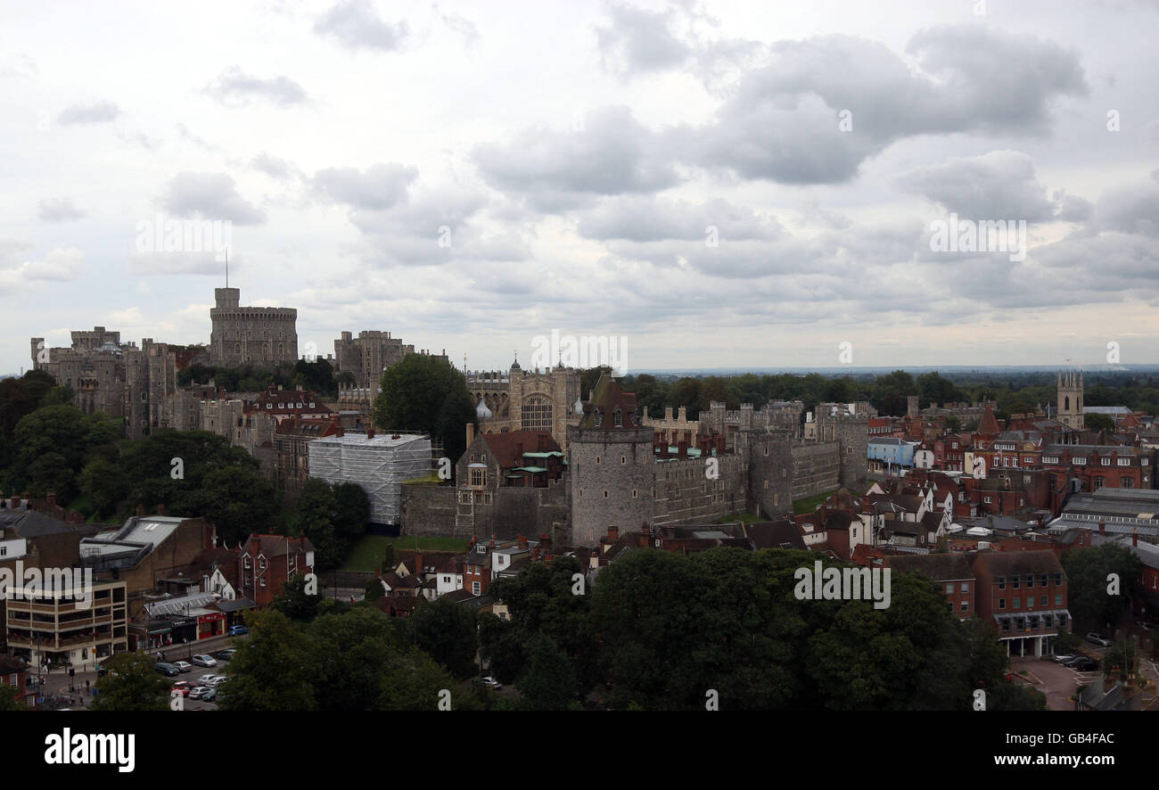 Una fotografia generica del Castello di Windsor e del centro di Windsor nel Berkshire. Foto Stock