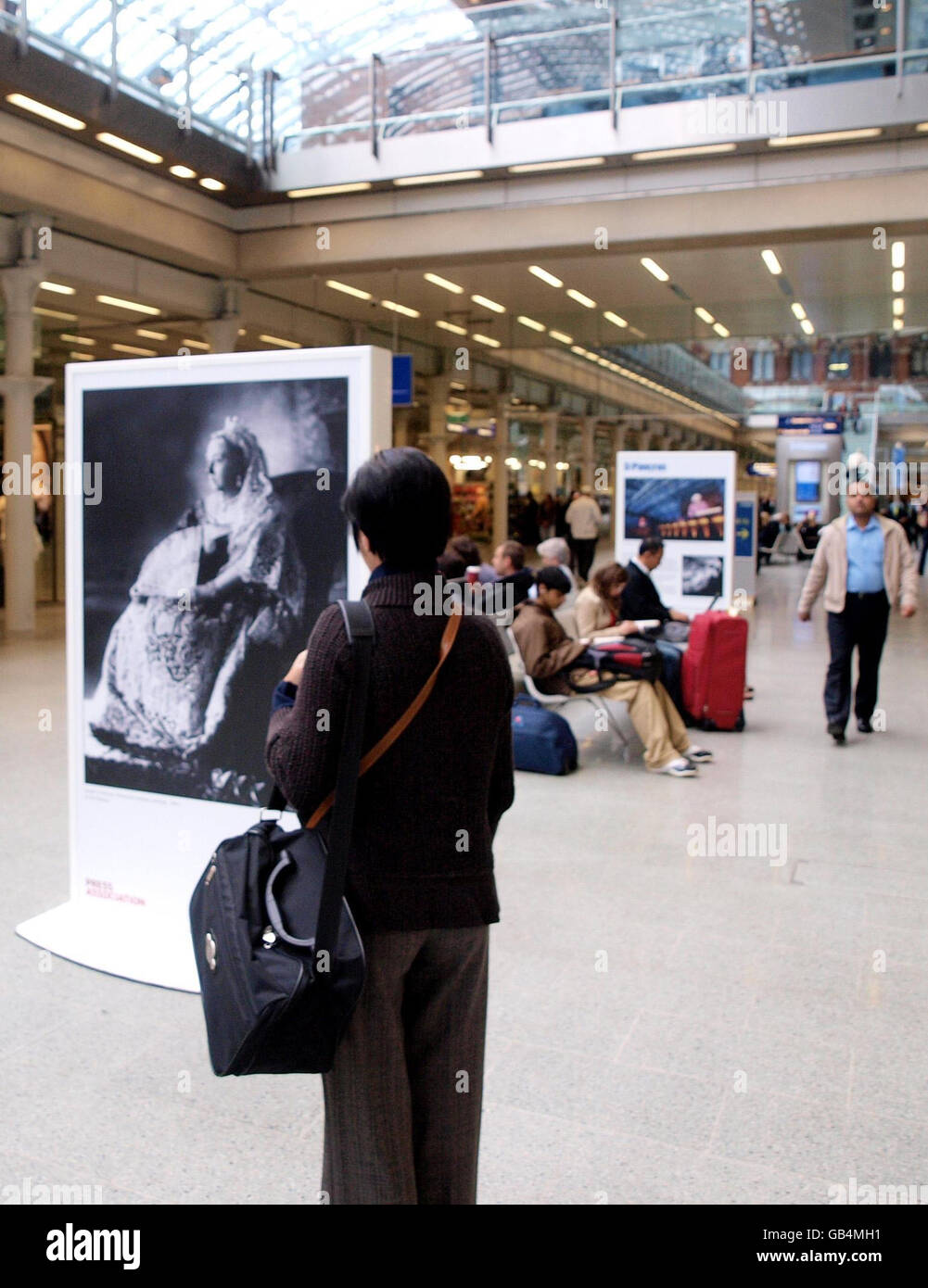 S la migliore vetrina fotografica britannica che apre domani fino al 26 settembre presso la stazione internazionale St Pancras di Londra. Foto Stock
