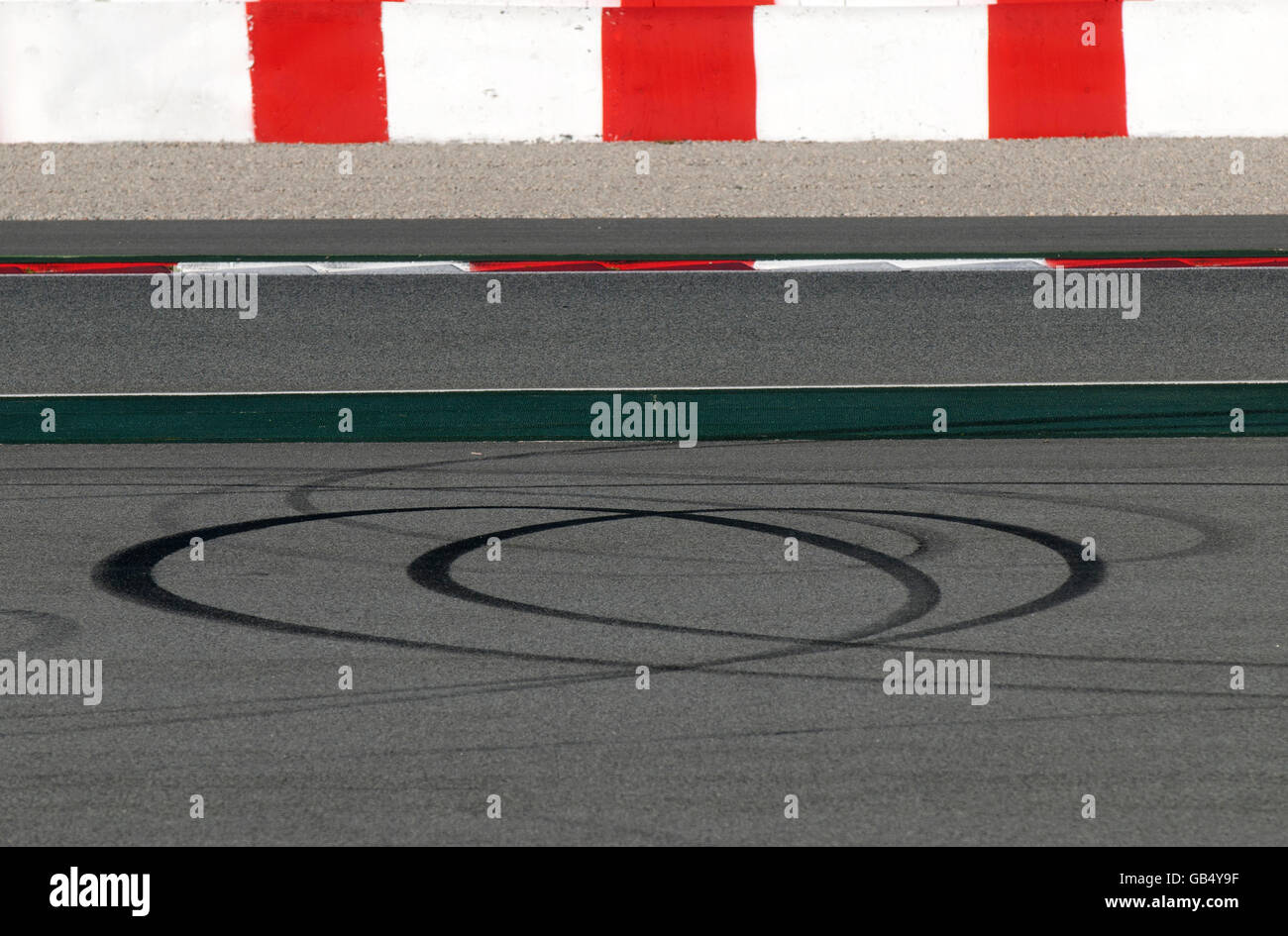 Tracce di pneumatici, motor sports, Formula 1 test sul Circuito de Catalunya race car a Barcellona, Spagna, Europa Foto Stock