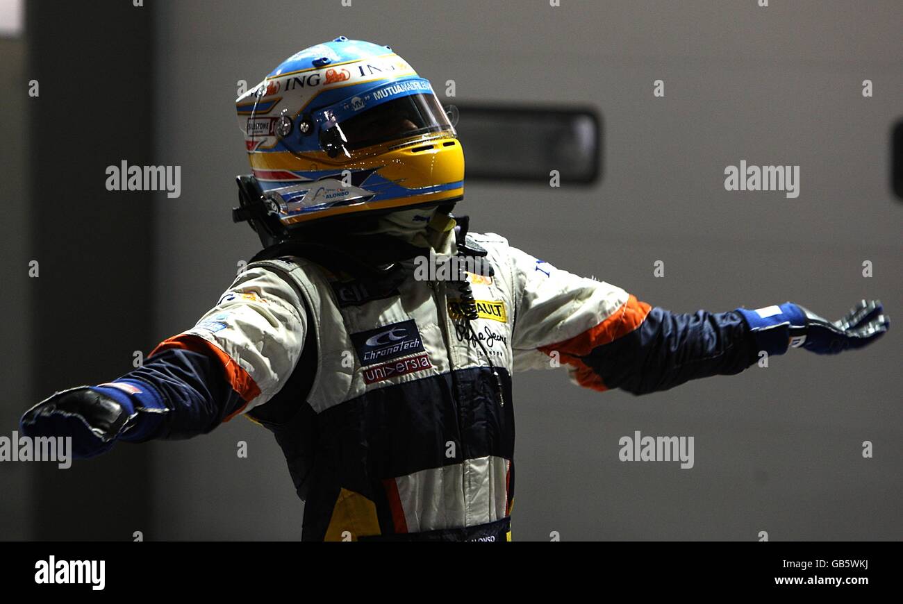 Fernando Alonso di Renault celebra la vittoria del Gran Premio di Singapore Foto Stock