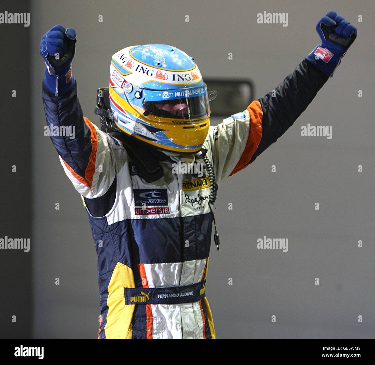 Fernando Alonso di Renault celebra la vittoria del Gran Premio di Singapore Foto Stock