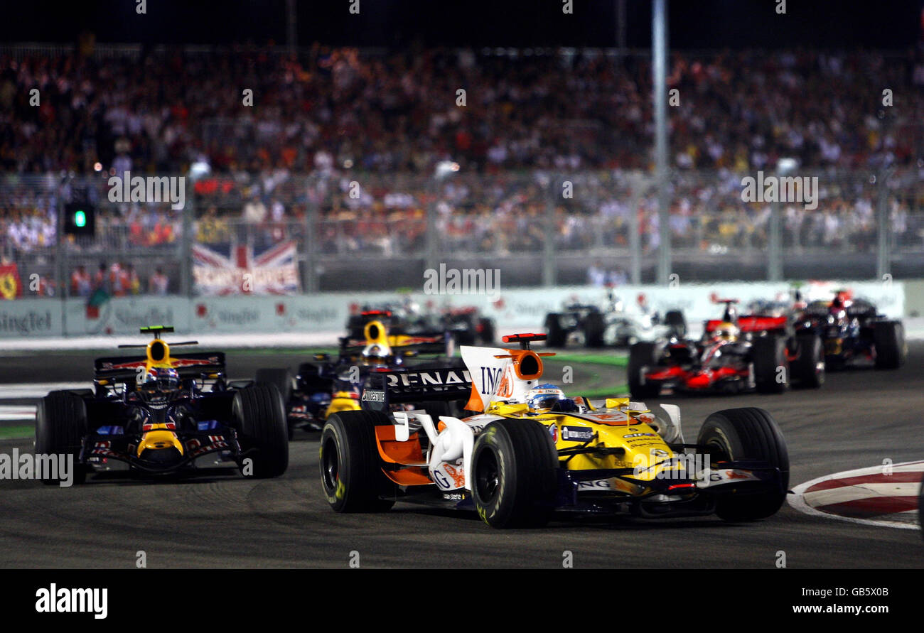 Motor Racing - Formula uno Singlel Singapore Grand Prix - gara - Marina Bay Circuit Park. Fernando Alonso di Renault durante il Gran Premio di Singapore al Marina Bay Circuit Park di Singapore. Foto Stock