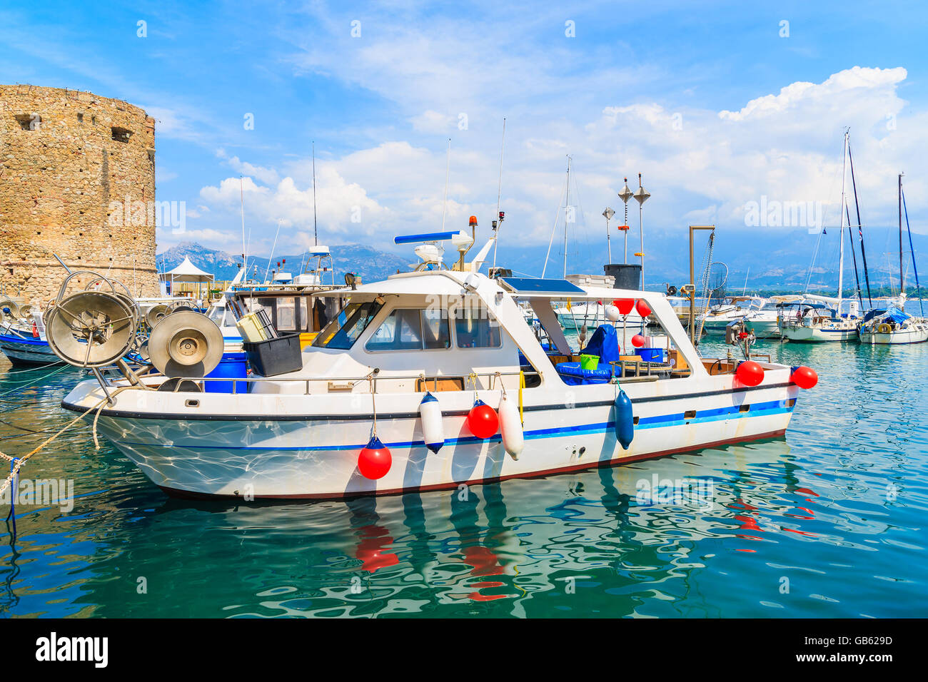 Antica e tipica barca da pesca nel porto di Calvi, Corsica, Francia Foto Stock