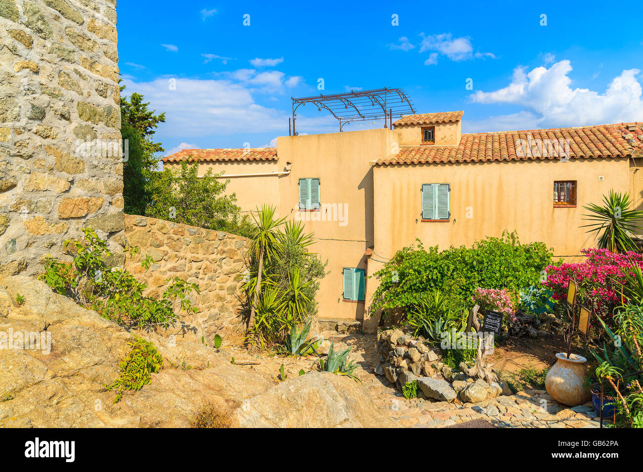 Case tradizionali nel vecchio villaggio medievale di Sant'Antonino, Corsica, Francia Foto Stock