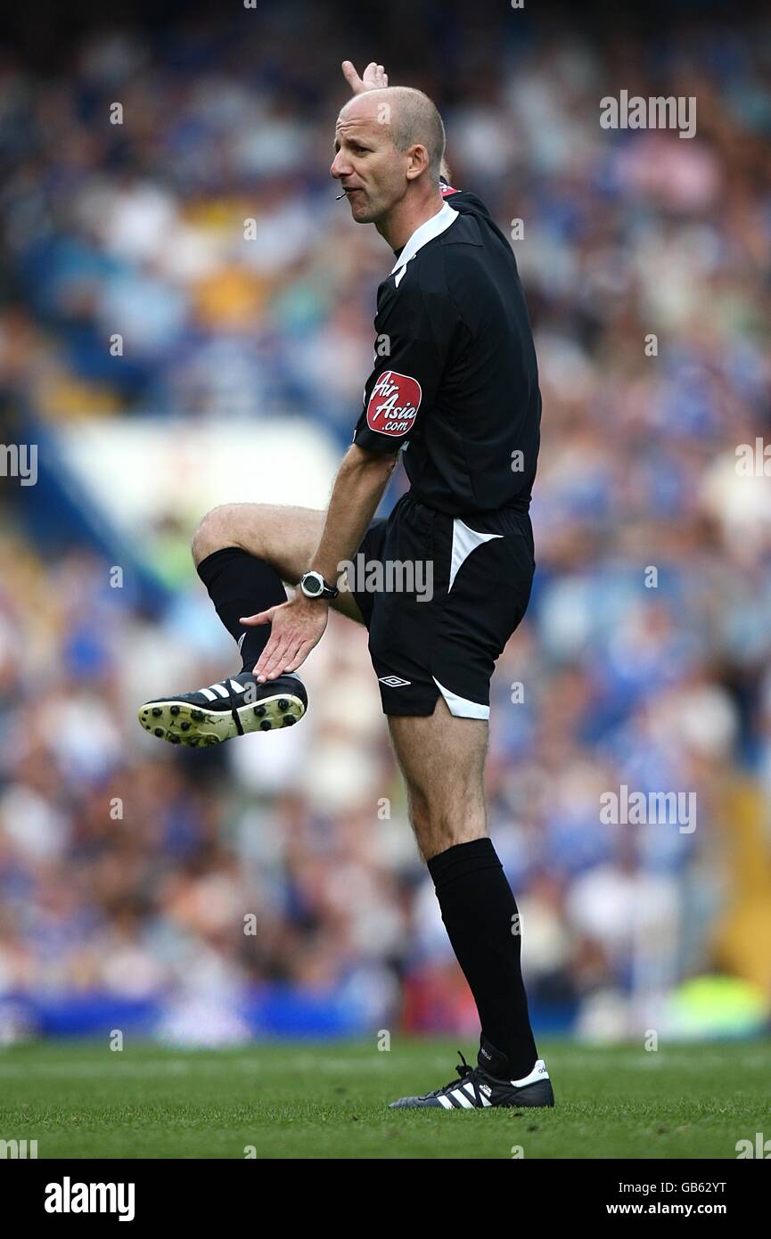 Calcio - Barclays Premier League - Chelsea / Manchester United - Stamford Bridge. Mike Riley, Referee Foto Stock