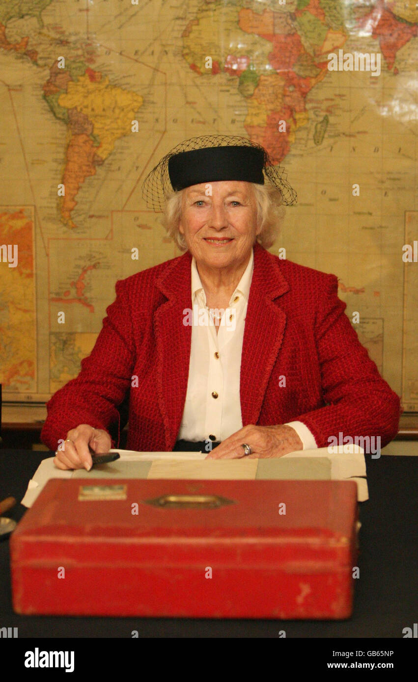 Dame vera Lynn partecipa al lancio del nuovo sito web "i tempi della mia vita", presso il Gabinetto War Rooms, Westminster, nel centro di Londra. Foto Stock