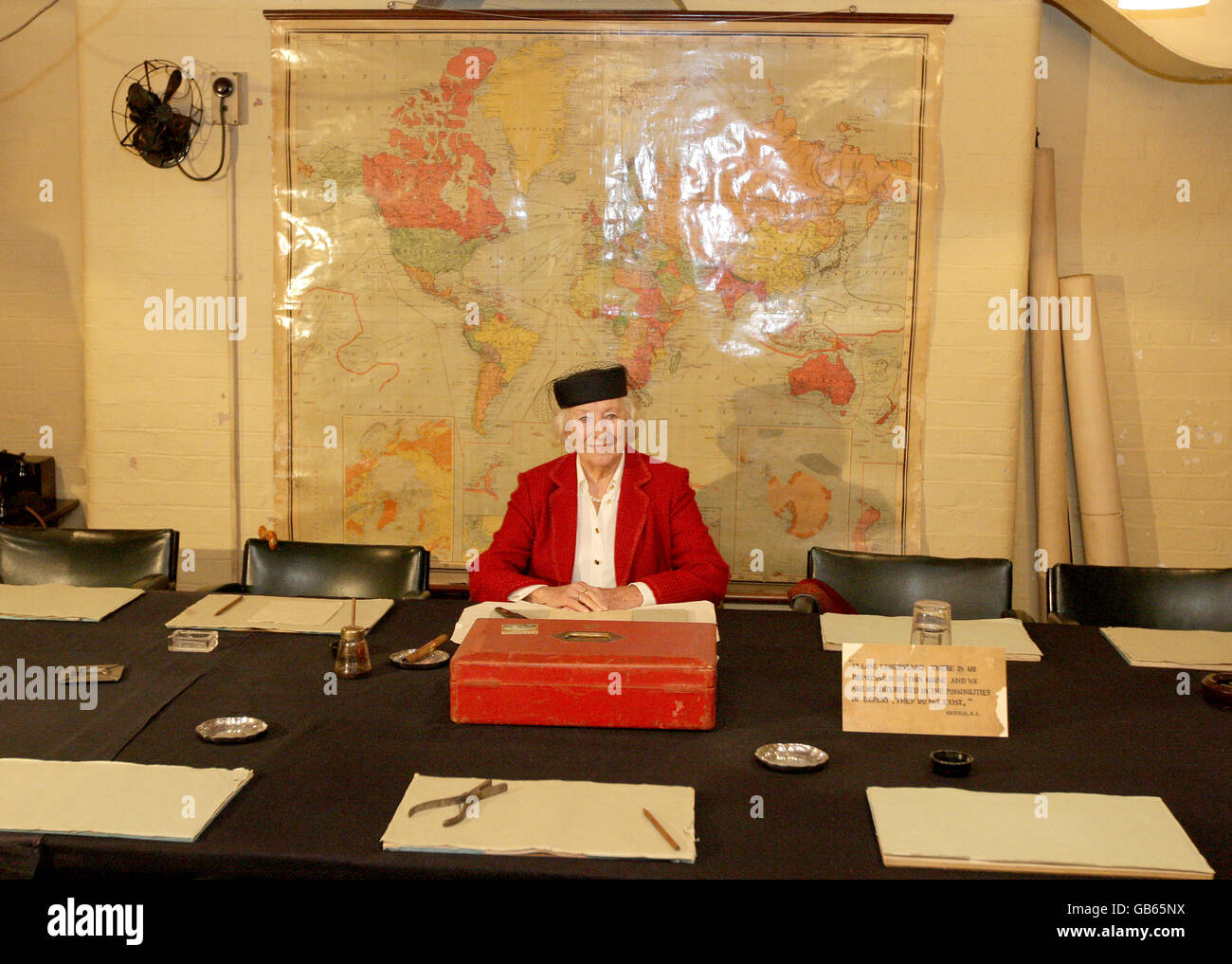 Dame vera Lynn partecipa al lancio del nuovo sito web "i tempi della mia vita", presso il Gabinetto War Rooms, Westminster, nel centro di Londra. Foto Stock