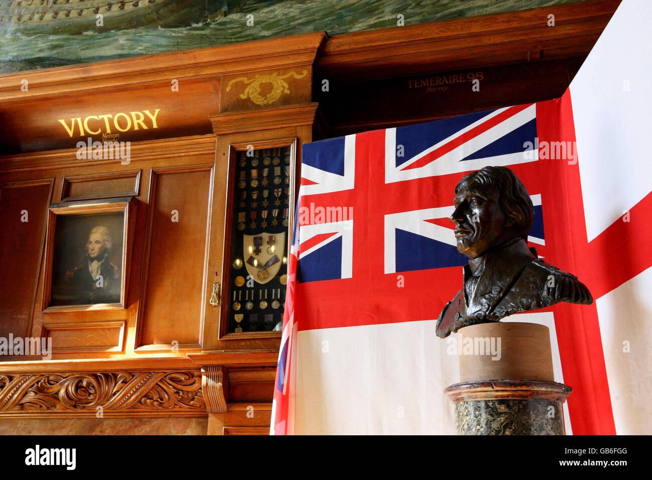 Un busto in bronzo a grandezza naturale del Vice Ammiraglio Lord Nelson viene svelato alla base navale di Portsmouth. Foto Stock