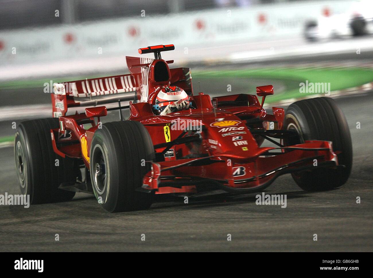 Il Ferrari Kimi Raikkonen in azione durante il Gran Premio di Singapore Foto Stock