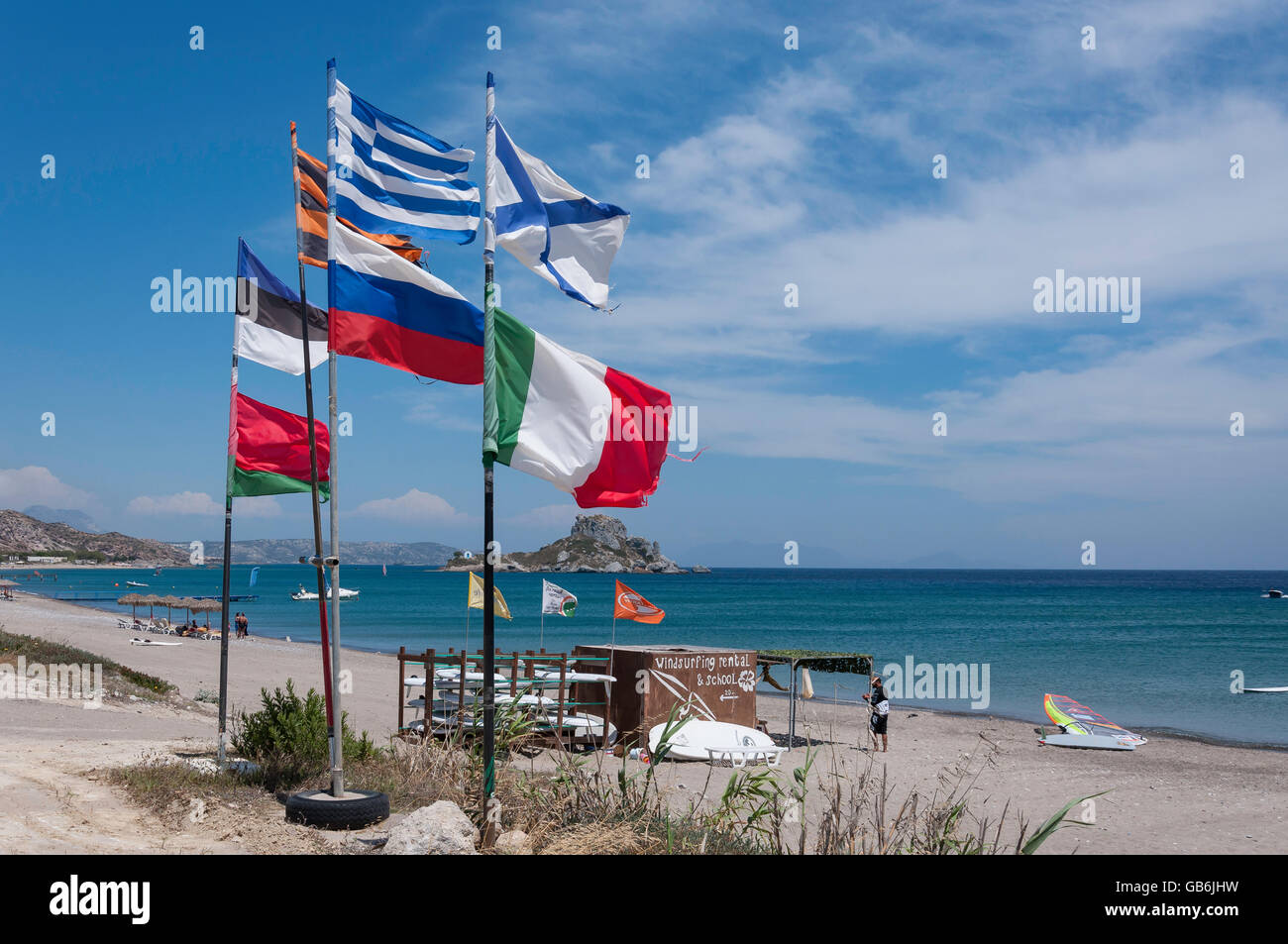 Windsurf Noleggio e scuola mostra Kastri Isola, Kamari Bay Kefalos, Kos (Cos), del Dodecaneso, Egeo Meridionale Regione, Grecia Foto Stock