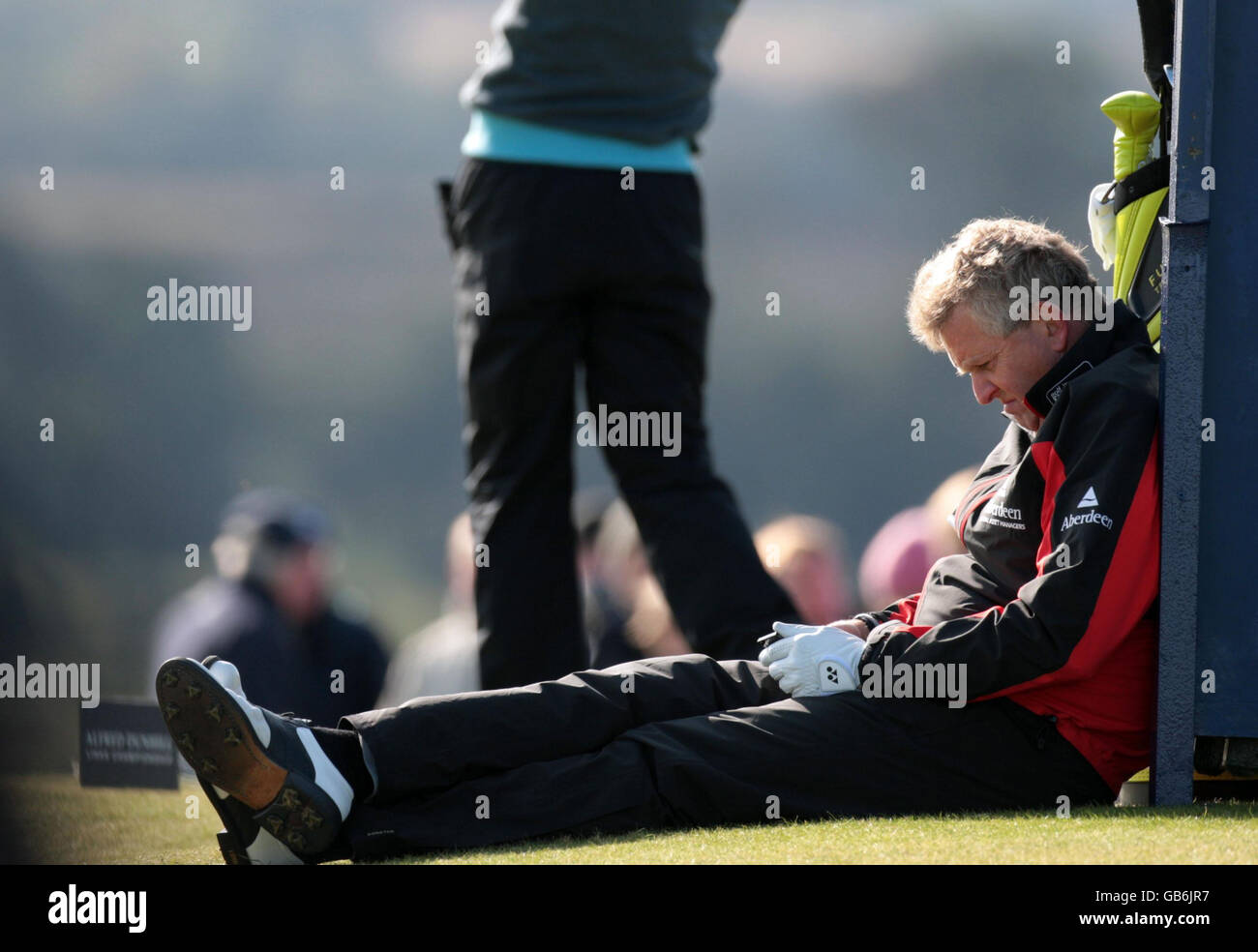 Scotland's Colin Montgomerie al 12 ° tee durante il campionato Alfred Dunhill Links al campo da golf St Andrews, Fife. Foto Stock