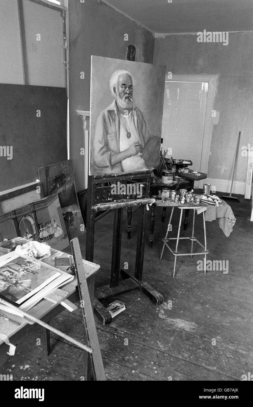 Una vista interna dello studio di Tom Keating a Dedham, con un autoritratto sul cavalletto. Keating ammesso allagare il mercato con imitazioni dipinti nello stile del 19 ° secolo artista Samuel palmer e altri. Foto Stock