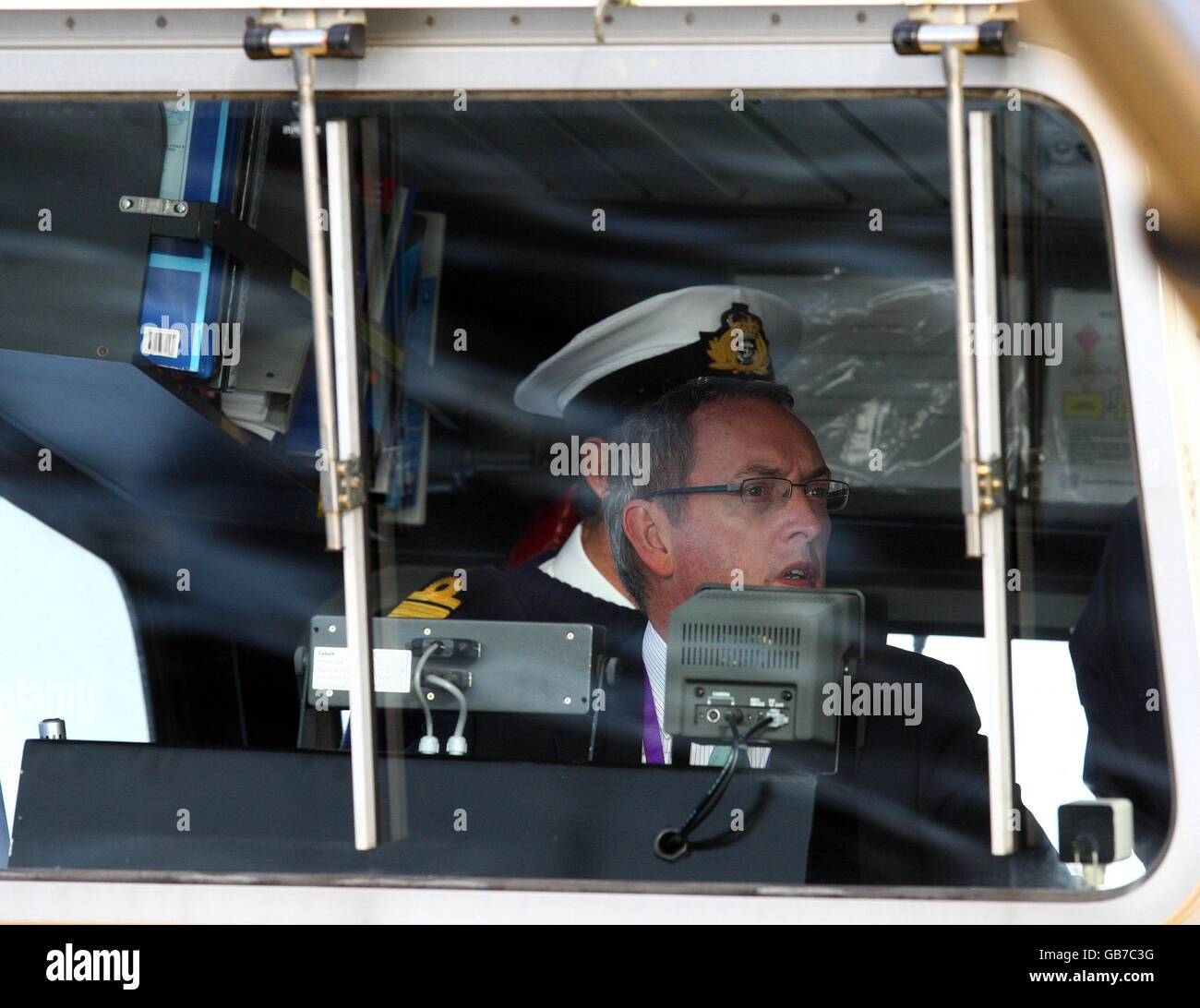 Il Segretario della Difesa John Hutton durante una visita alla base navale di Hm Faslane, a Clyde. Foto Stock