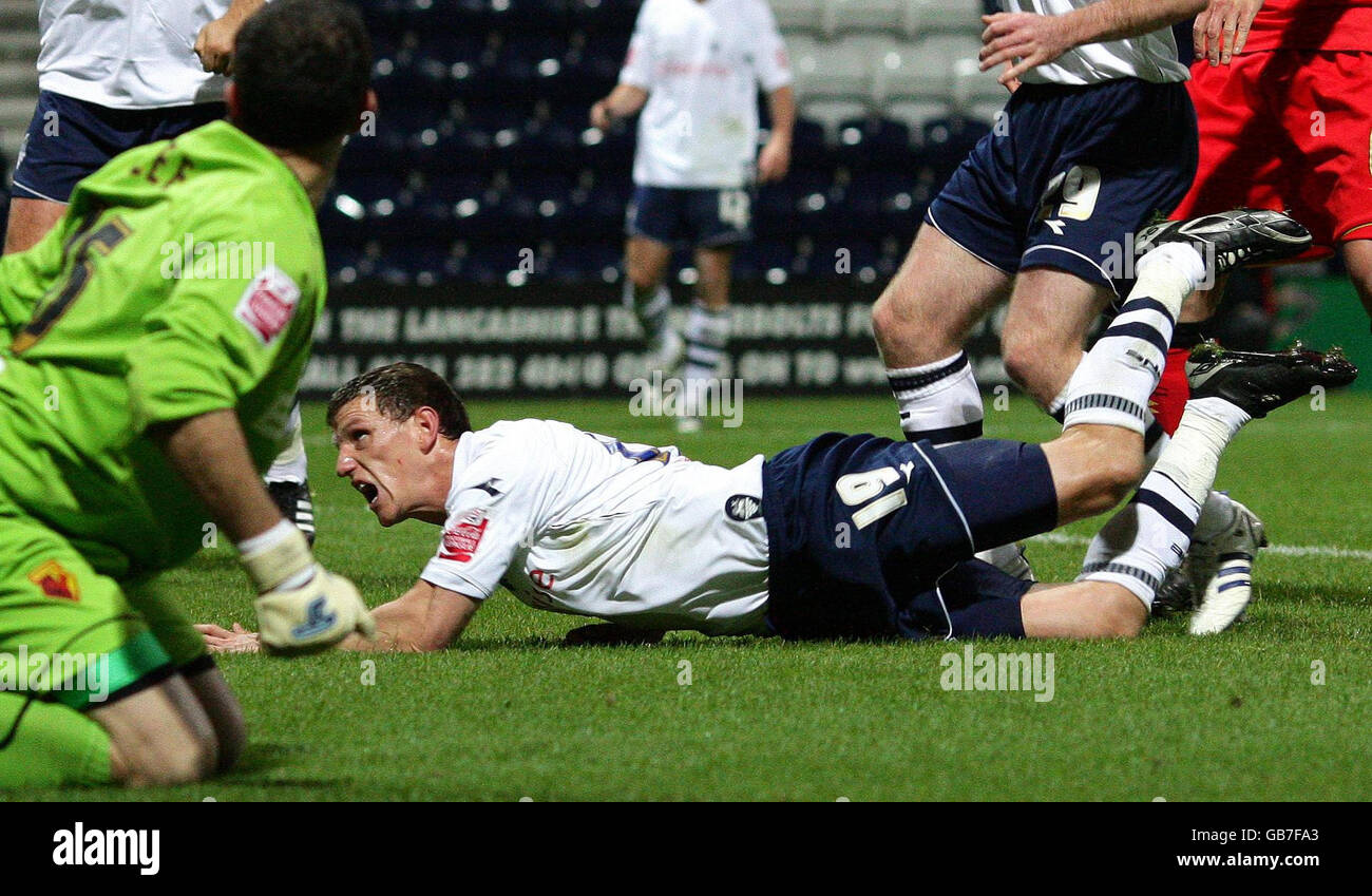 Il Billy Jones (centro) di Preston celebra il punteggio durante la partita del Coca-Cola Championship a Deepdale, Preston. Foto Stock