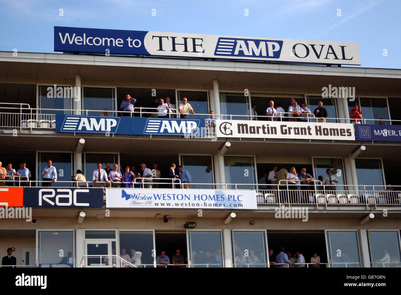 Vista generale delle caselle aziendali dell'Oval, sede del Surrey County Cricket Club Foto Stock