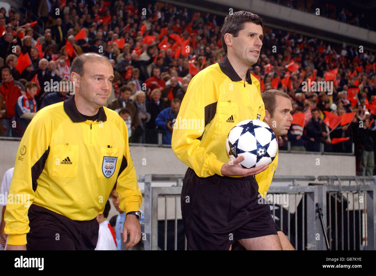 Bandiera Arbitrale Calcio, Set Di 2 Bandiere Per Assistente Arbitrale, Manico Ergonomico, Accessori Allenamento Partite in Arancione e Giallo per Campionati