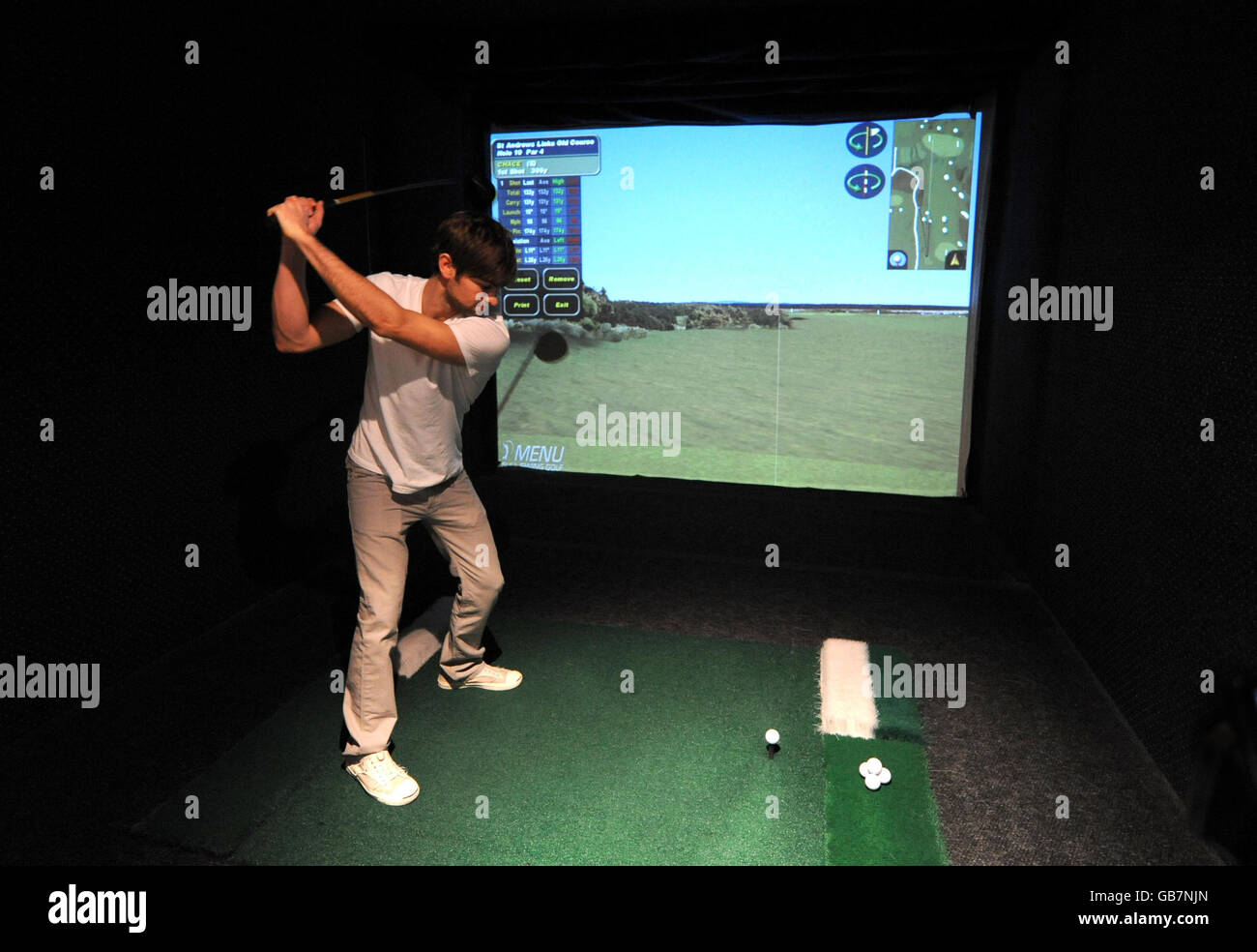 Play virtual golf immagini e fotografie stock ad alta risoluzione - Alamy