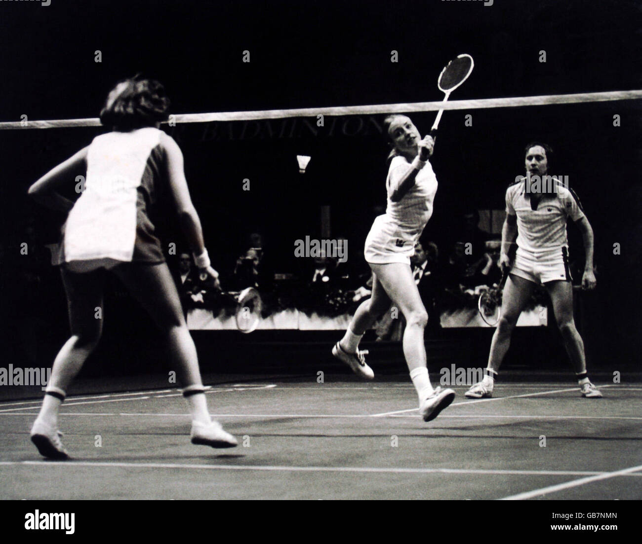 Finale All-England Badminton; doppia azione mista. Foto Stock