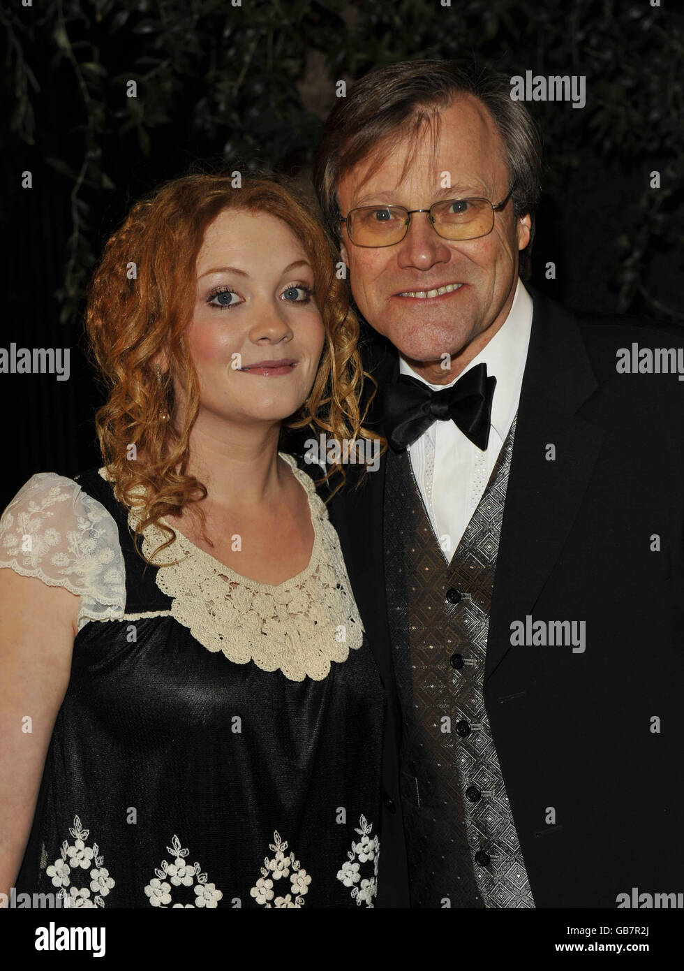 Jennie McAlpine (a sinistra) e David Neilson alla reception delle bevande per il Royal Television Society North West 2008 Awards all'Hilton Deansgate Hotel di Manchester. Foto Stock