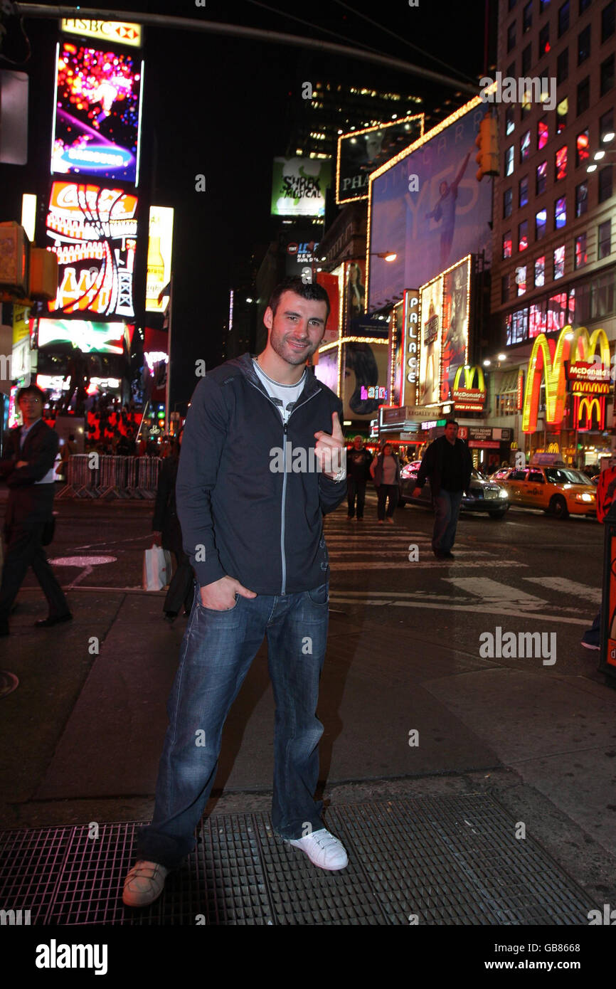 Pugilato - Joe Calzaghe Phot Call - New York. Il pugile del campione del mondo della Gran Bretagna Joe Calzaghe si pone a Times Square, New York, USA. Foto Stock