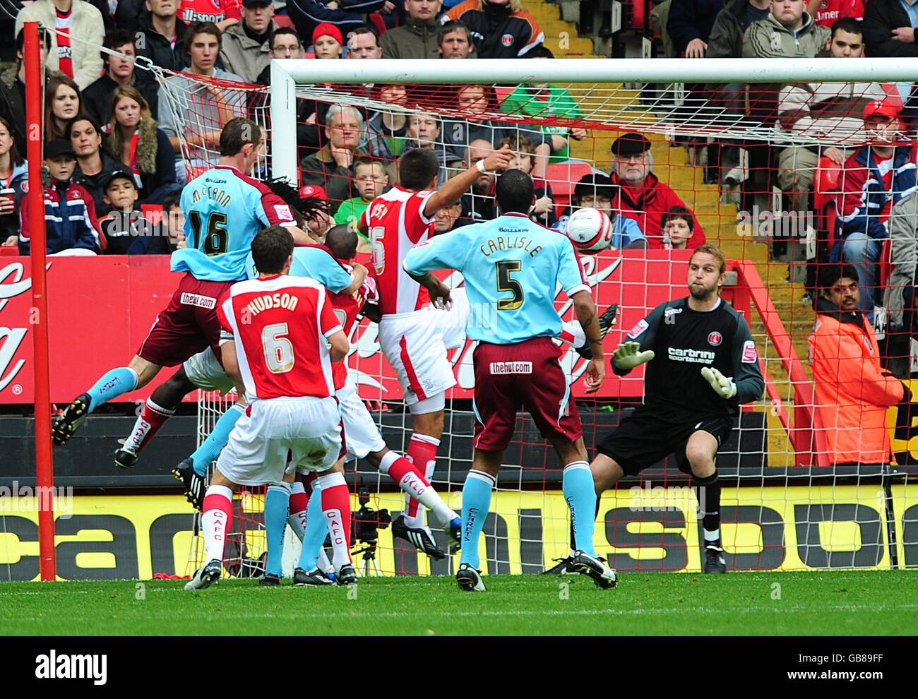 Calcio - Coca-Cola Football Championship - Charlton Athletic v Burnley - The Valley. Steven Thompson di Burnley segna il primo gol Foto Stock