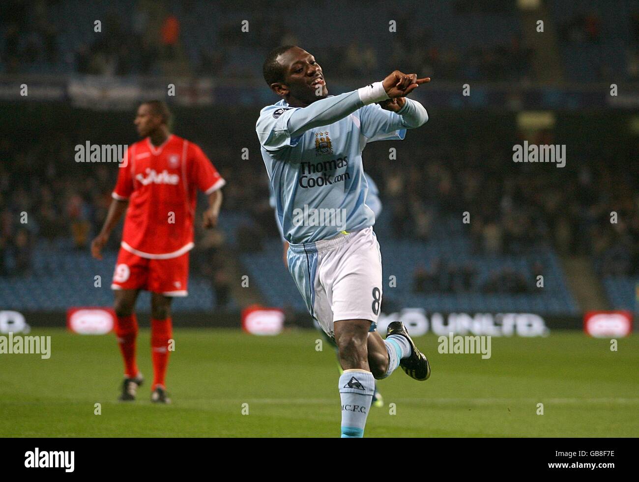 Shaun Wright-Phillips di Manchester City festeggia dopo aver segnato l'obiettivo di apertura Foto Stock