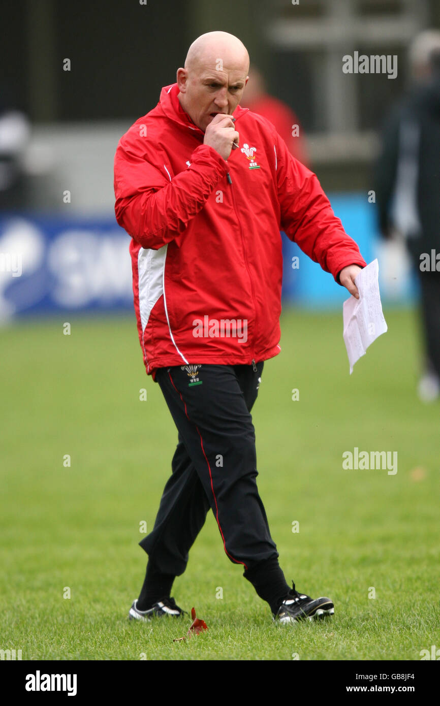 Rugby Union - sessione di formazione Galles - Istituto gallese dello Sport. L'assistente del Galles Shaun Edwards durante la sessione di addestramento all'Istituto Welsh di Sport, Sophia Gardens, Cardiff. Foto Stock