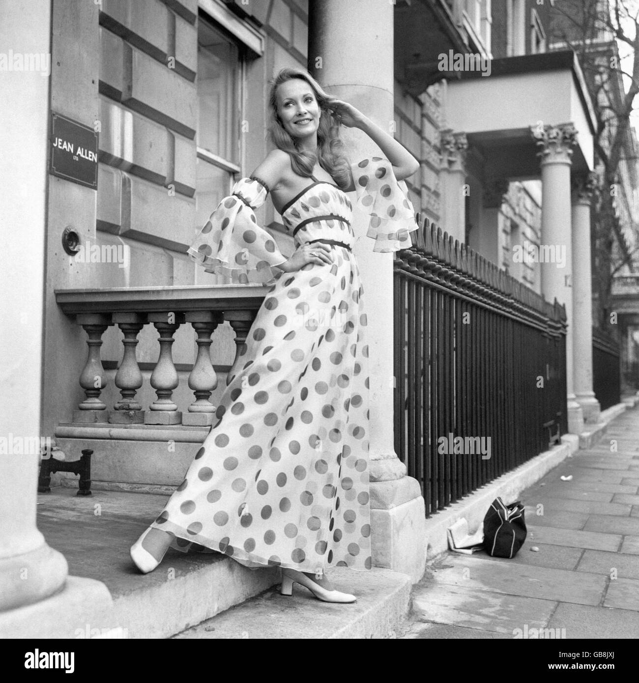 Moda - Mid-Season raccolta di Jean Allen - Londra - 1973 Foto Stock