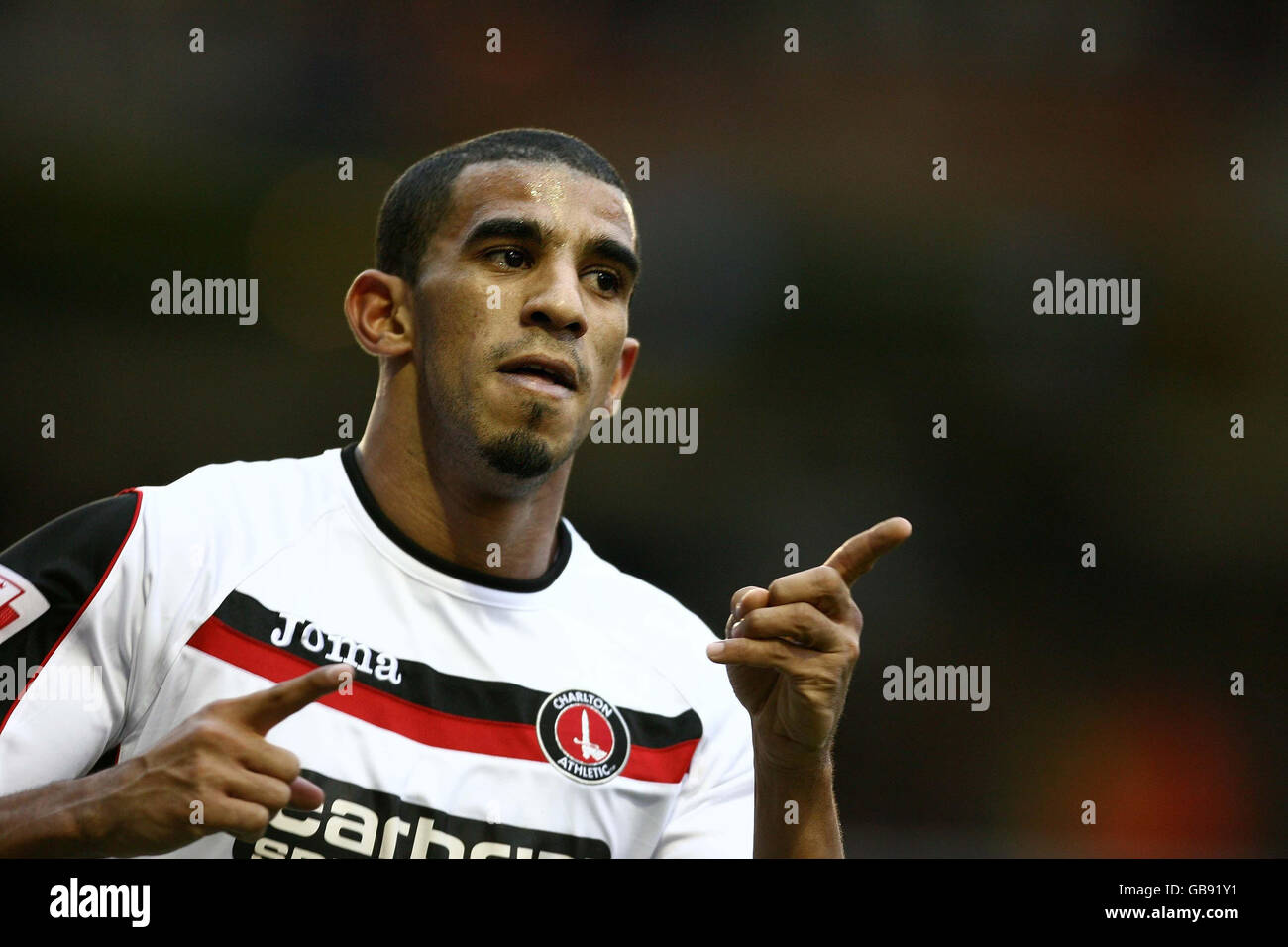 Hameur Bouazza di Charlton celebra il suo obiettivo durante la partita del campionato di calcio Coca-Cola a St Andrews, Birmingham. Foto Stock