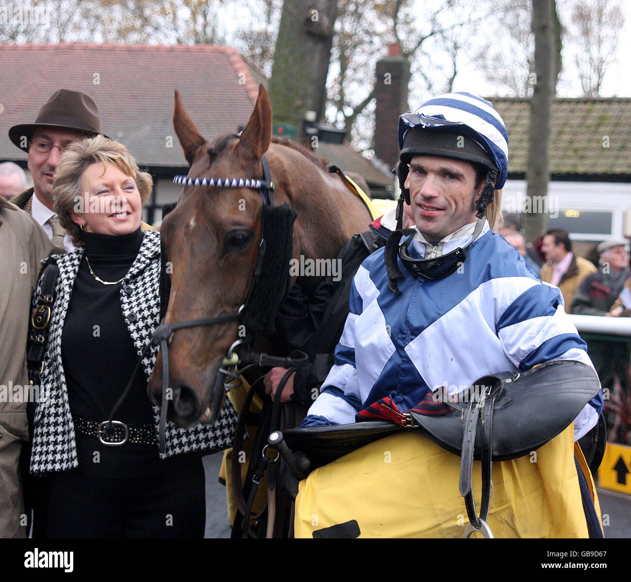 Snoopy Loopy e Jockey Seamus Durack dopo aver vinto Betfair Steeplechase durante il Northwest Masters Betfair Chase a Haydock Park, Merseyside. Foto Stock