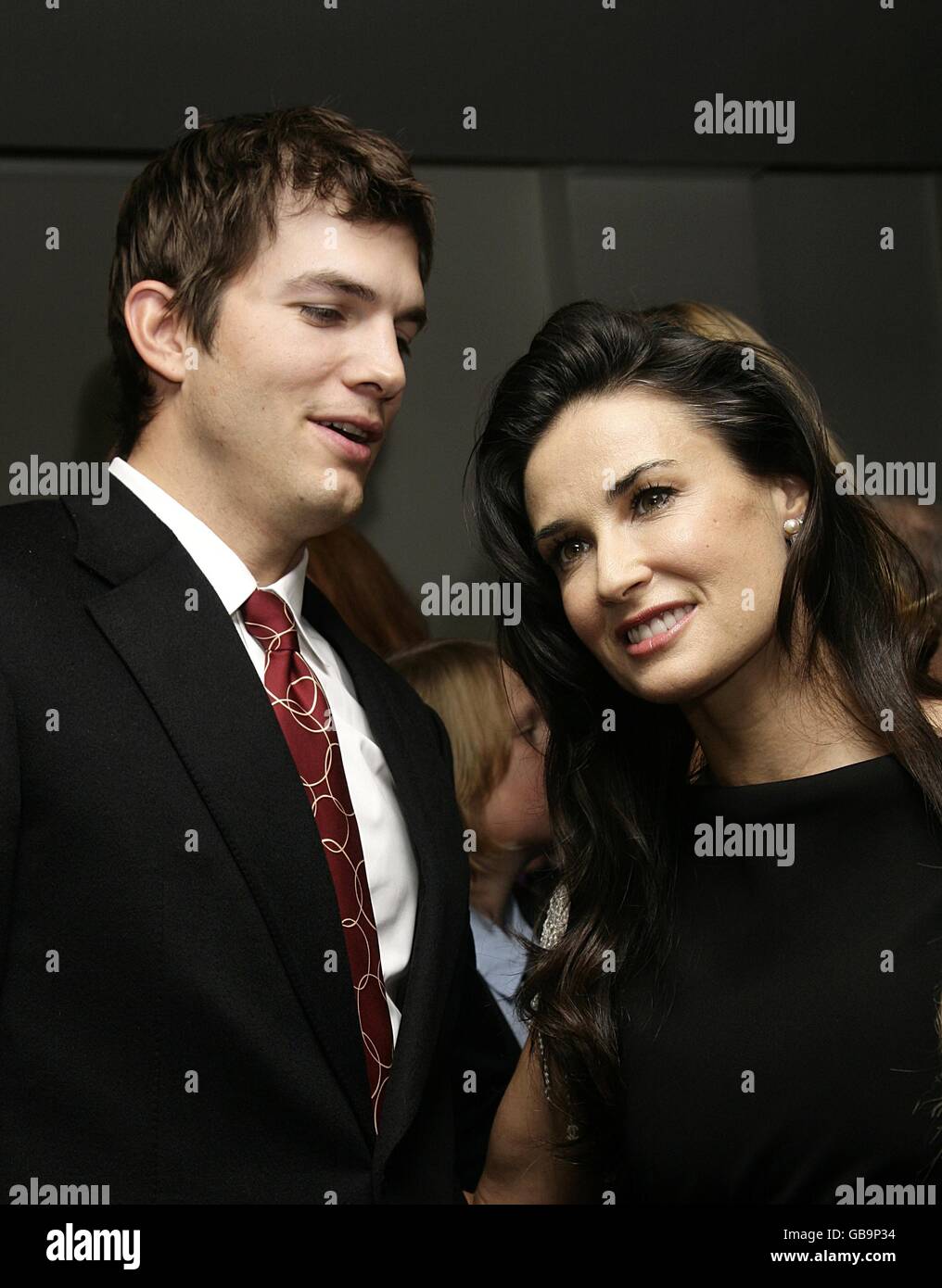 Demi Moore e Ashton Kutcher arrivano per il ricevimento prima della UK Film Premiere of 'Flawless' al Century Club, Shaftesbury Avenue, Londra. Foto Stock