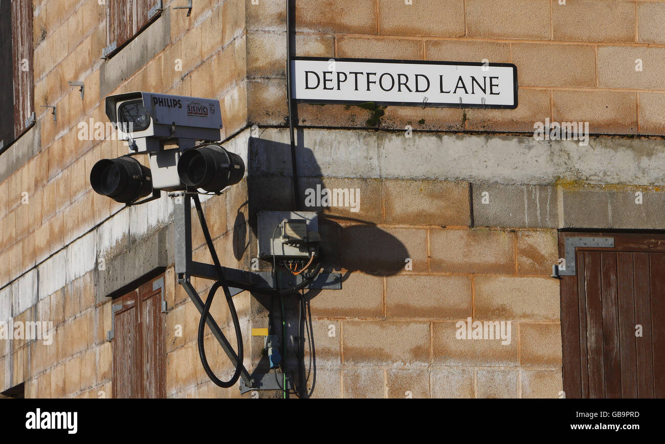 Vista generale di Copehill giù villaggio di addestramento delle operazioni urbane vicino a Shrewton sulla piana di Salisbury nel Wiltshire. Foto Stock