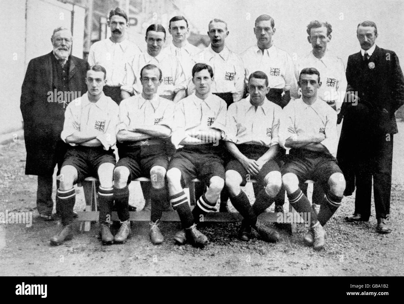 Calcio - Giochi Olimpici di Londra 1908. La squadra britannica che ha vinto l'oro battendo la Danimarca 2-0 in finale Foto Stock