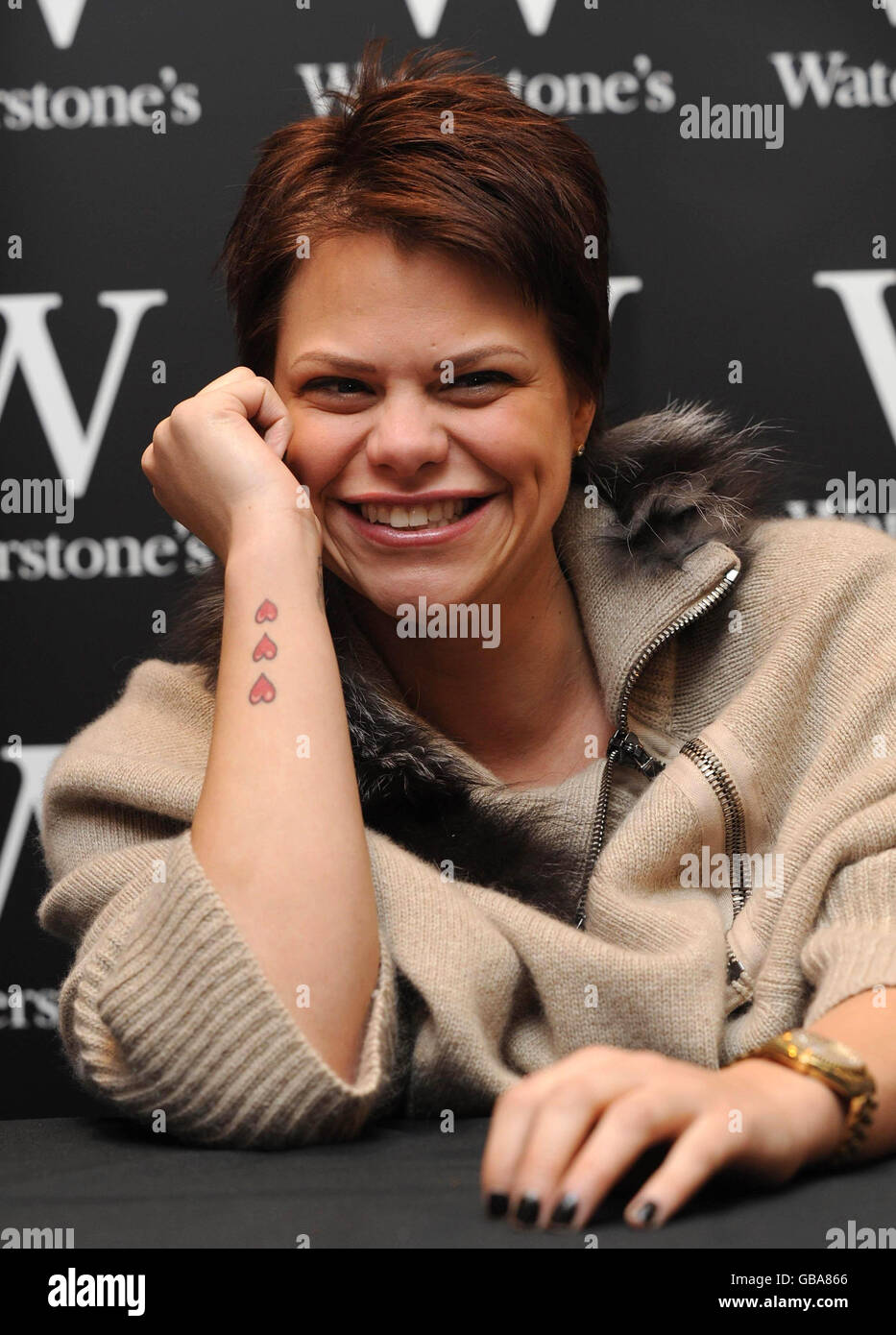 Jade Goody firma copie della sua autobiografia 'Catch A Falling Star', a Waterstones, Lakeside Shopping Centre, Thurrock. Foto Stock