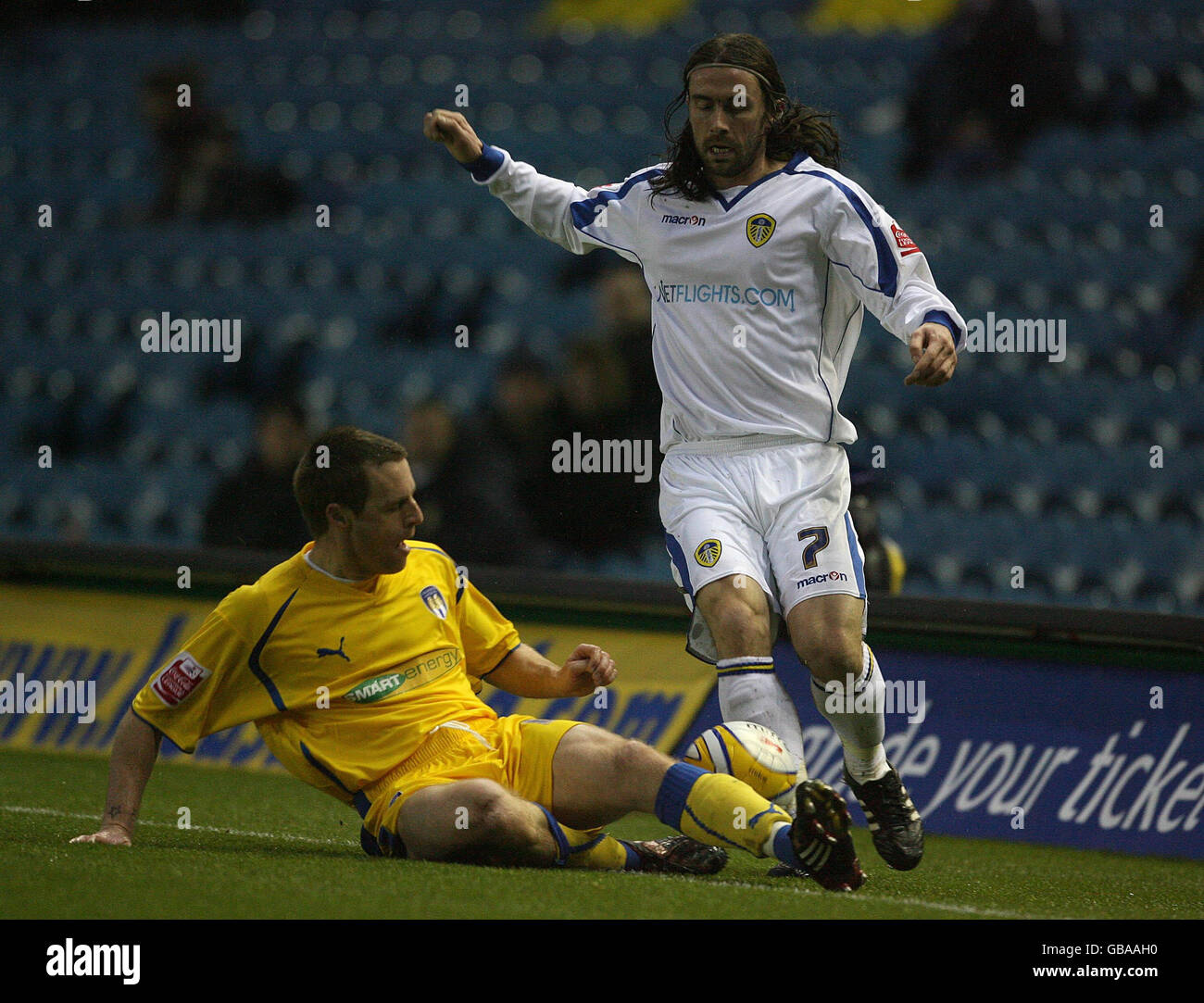 Calcio - Coca-Cola Football League 1 - Leeds United / Colchester United - Elland Road. David Prutton del Leeds United e Alan Maybury del Colchester United durante la partita della Coca-Cola League One a Elland Road, Leeds. Foto Stock